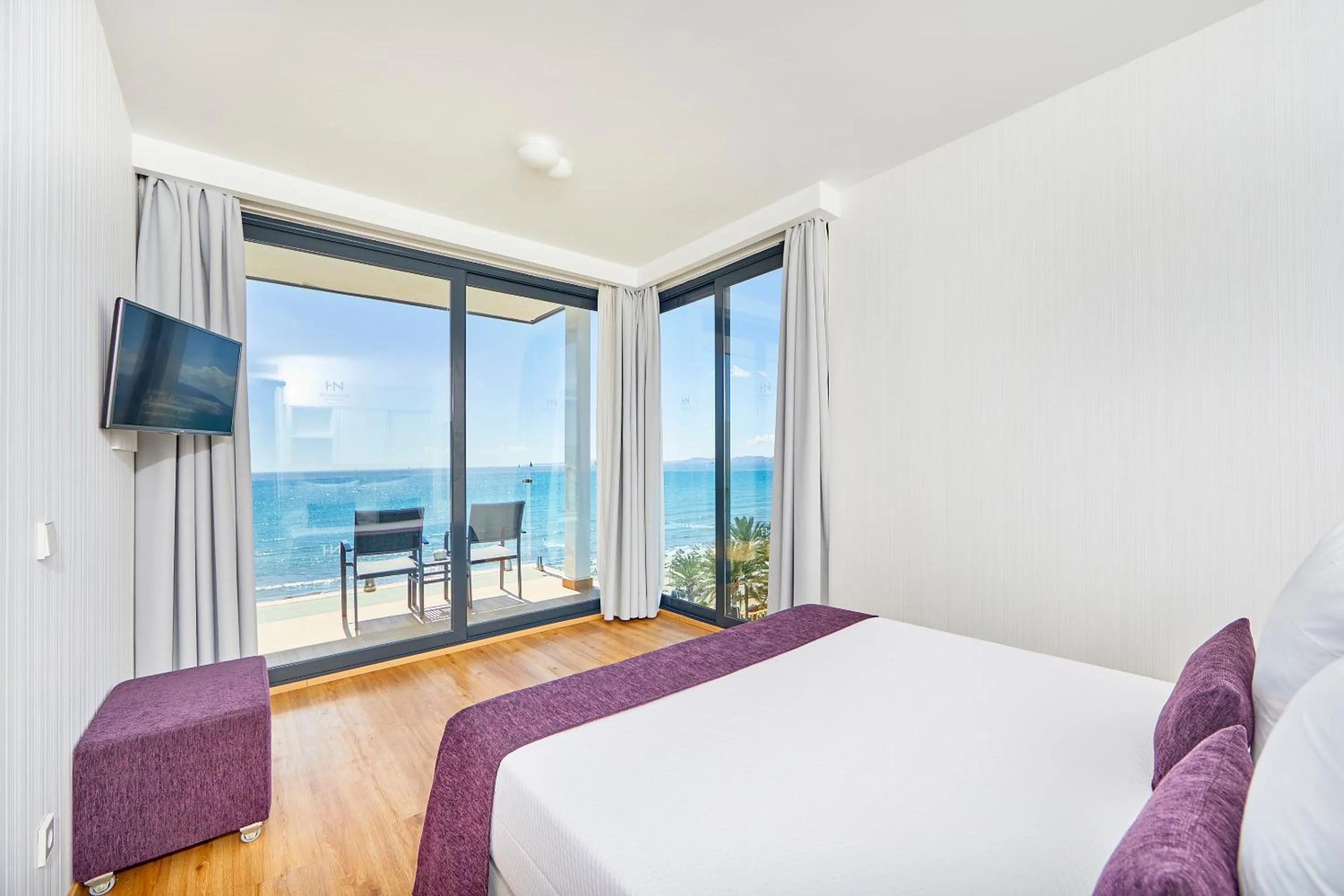 Balcony/Terrace, Bed in Hotel Negresco - Adults Only