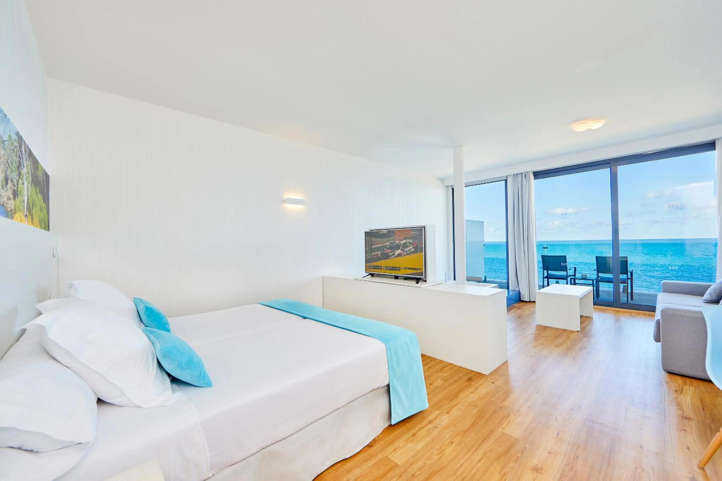 Balcony/Terrace, Bed in Hotel Negresco - Adults Only