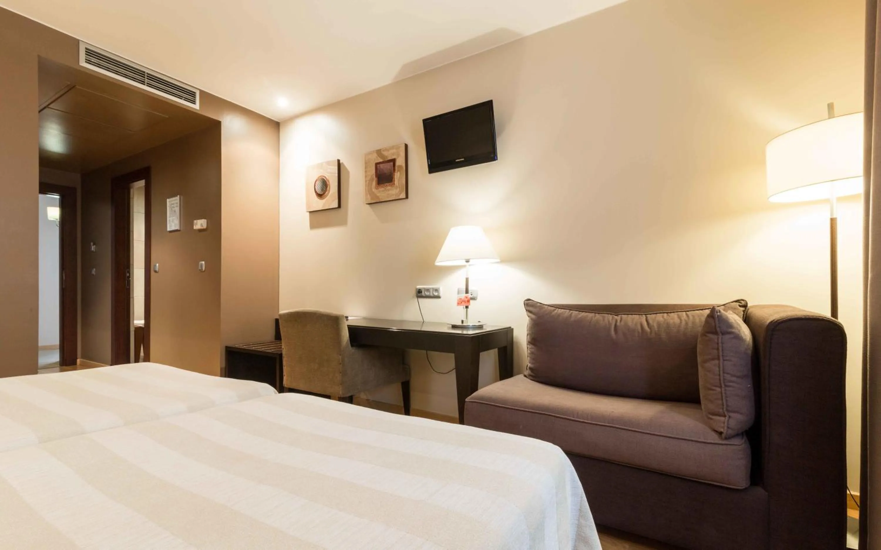 Living room, Bed in El Patio