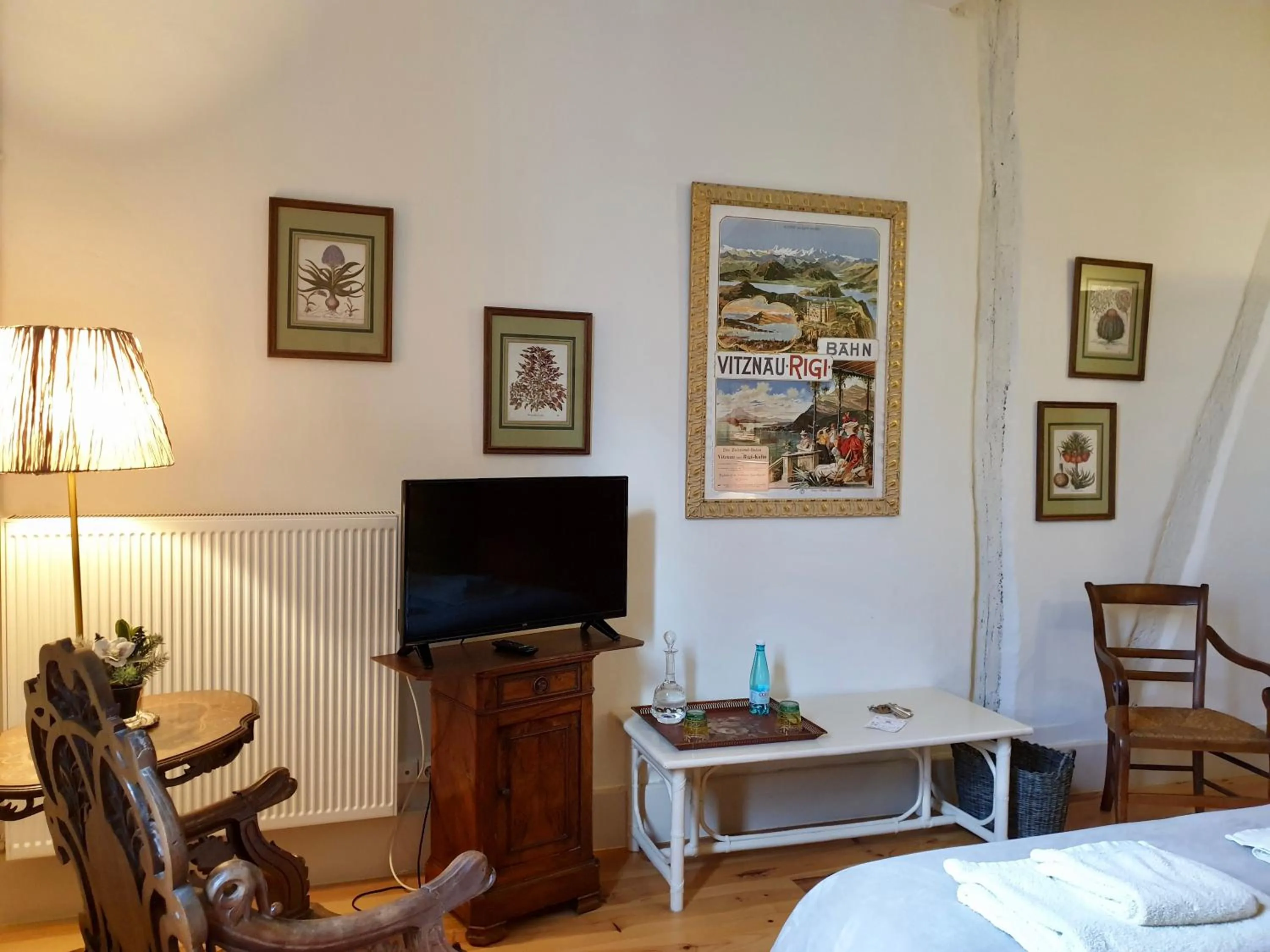 Bedroom, Bed in Ombre Rose