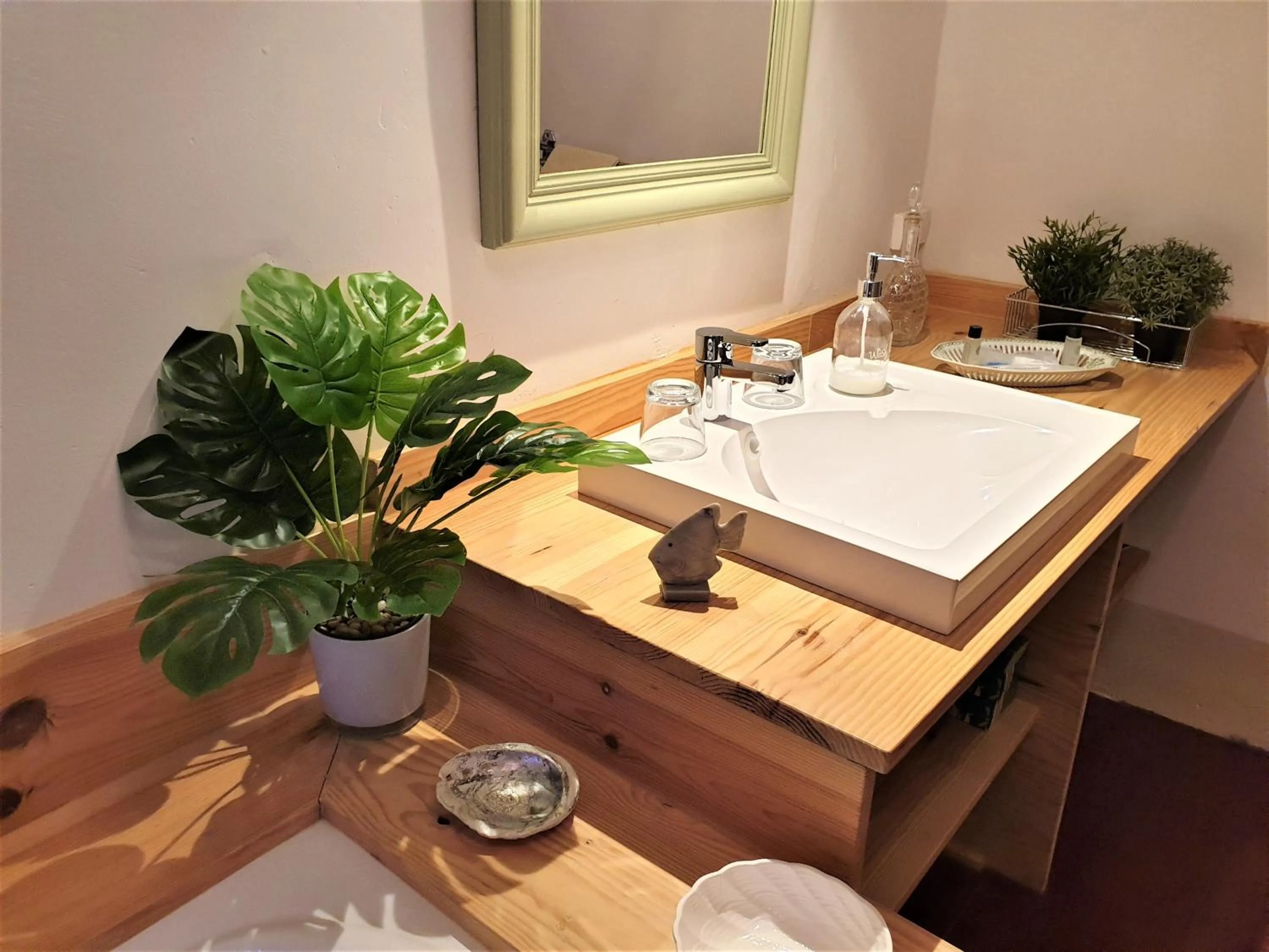 Decorative detail in Ombre Rose