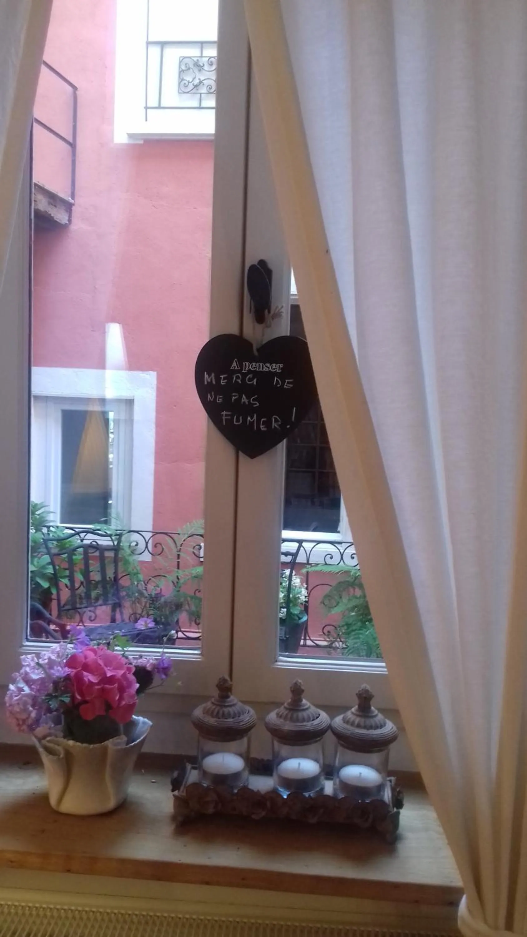 Decorative detail in Ombre Rose