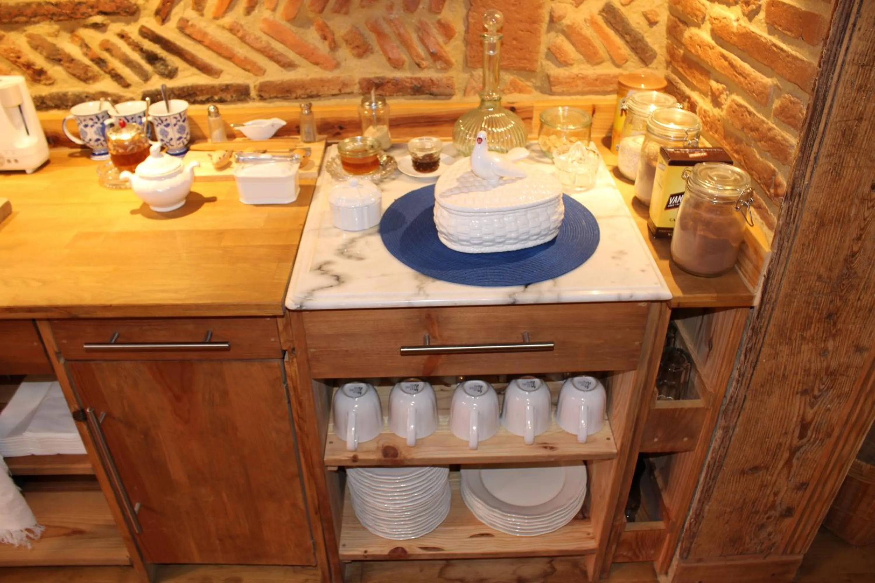 Communal kitchen in Ombre Rose