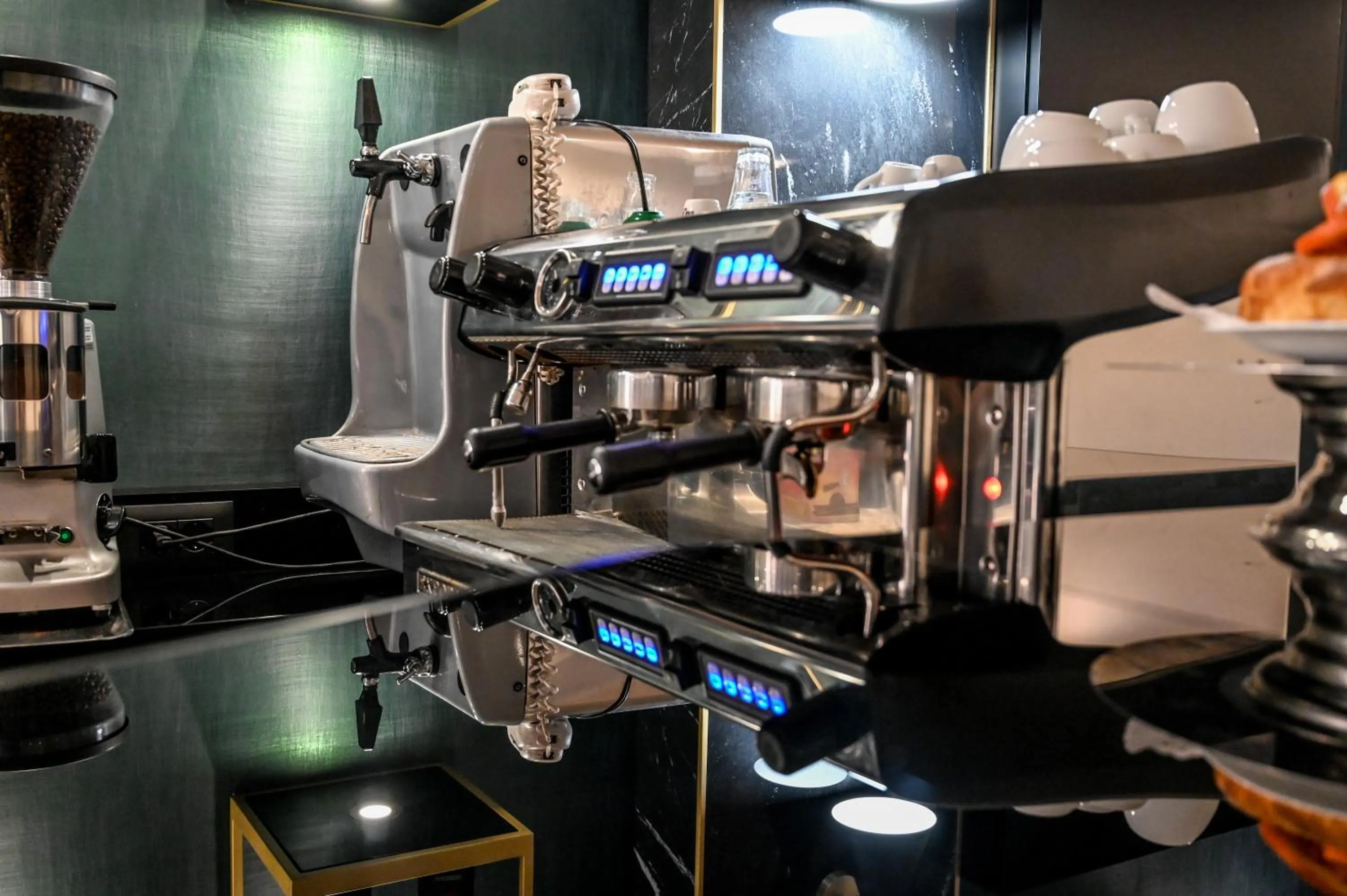 Lounge or bar in Roma Domus Hotel