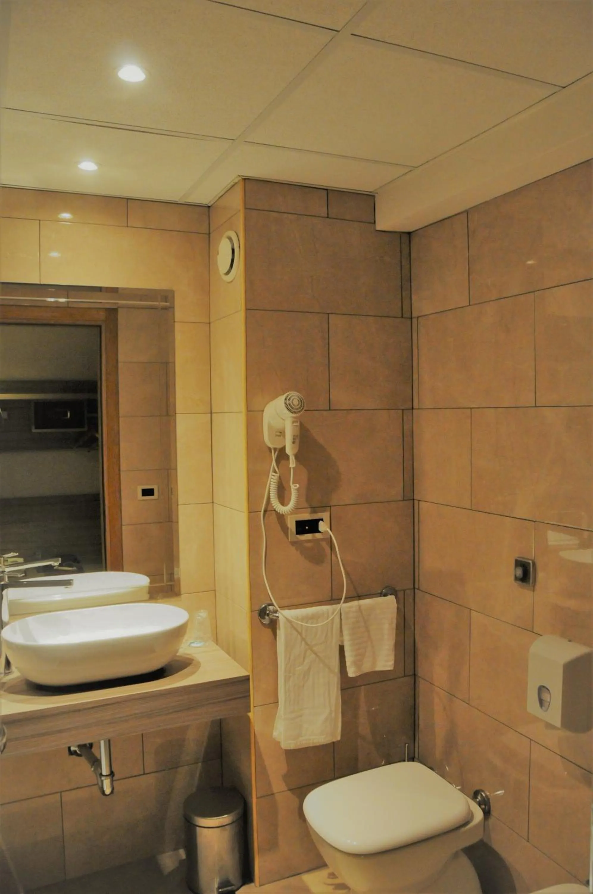 Bathroom in Roma Domus Hotel