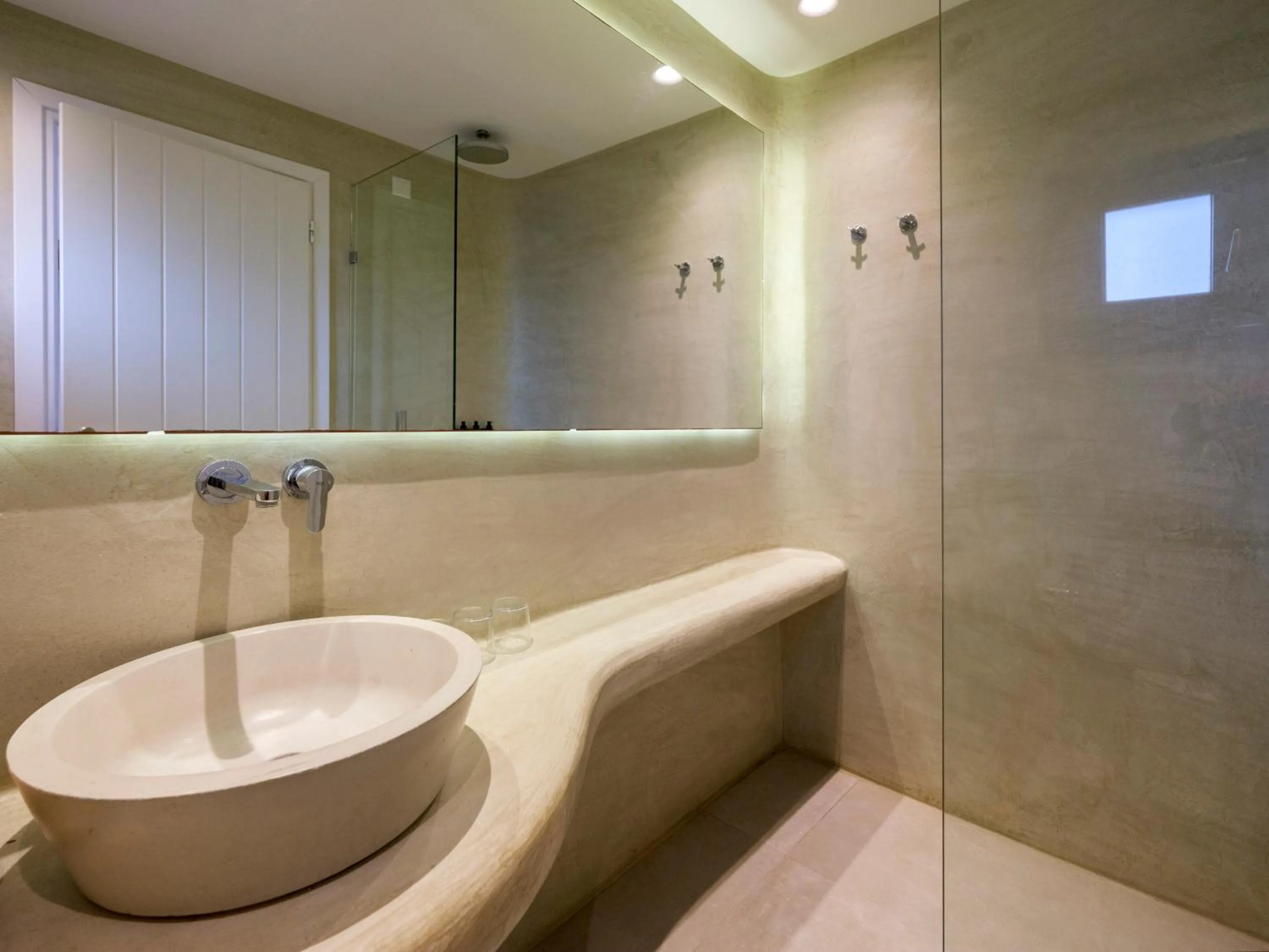 Shower in Jason Hotel