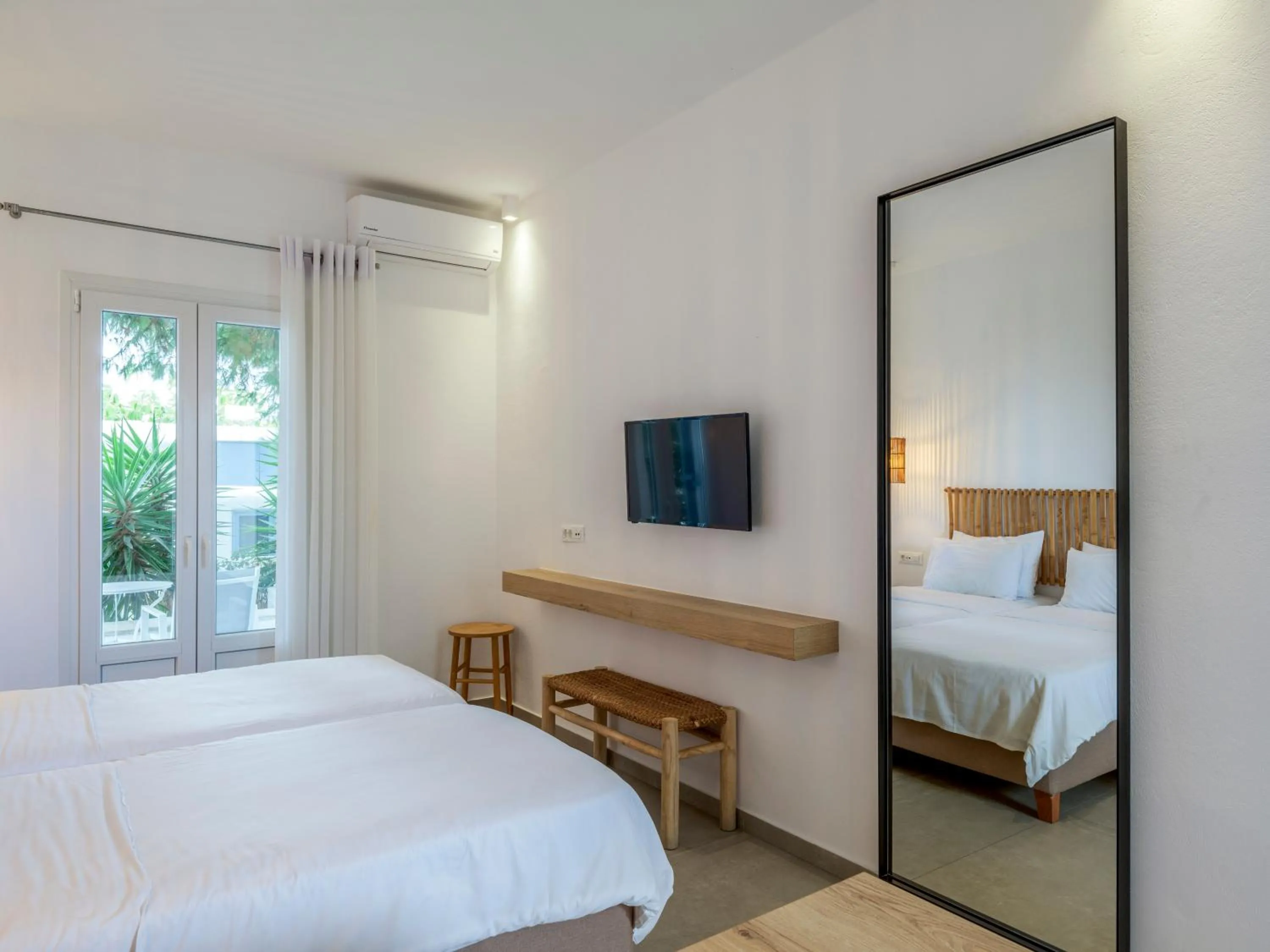 Bedroom, Bed in Jason Hotel