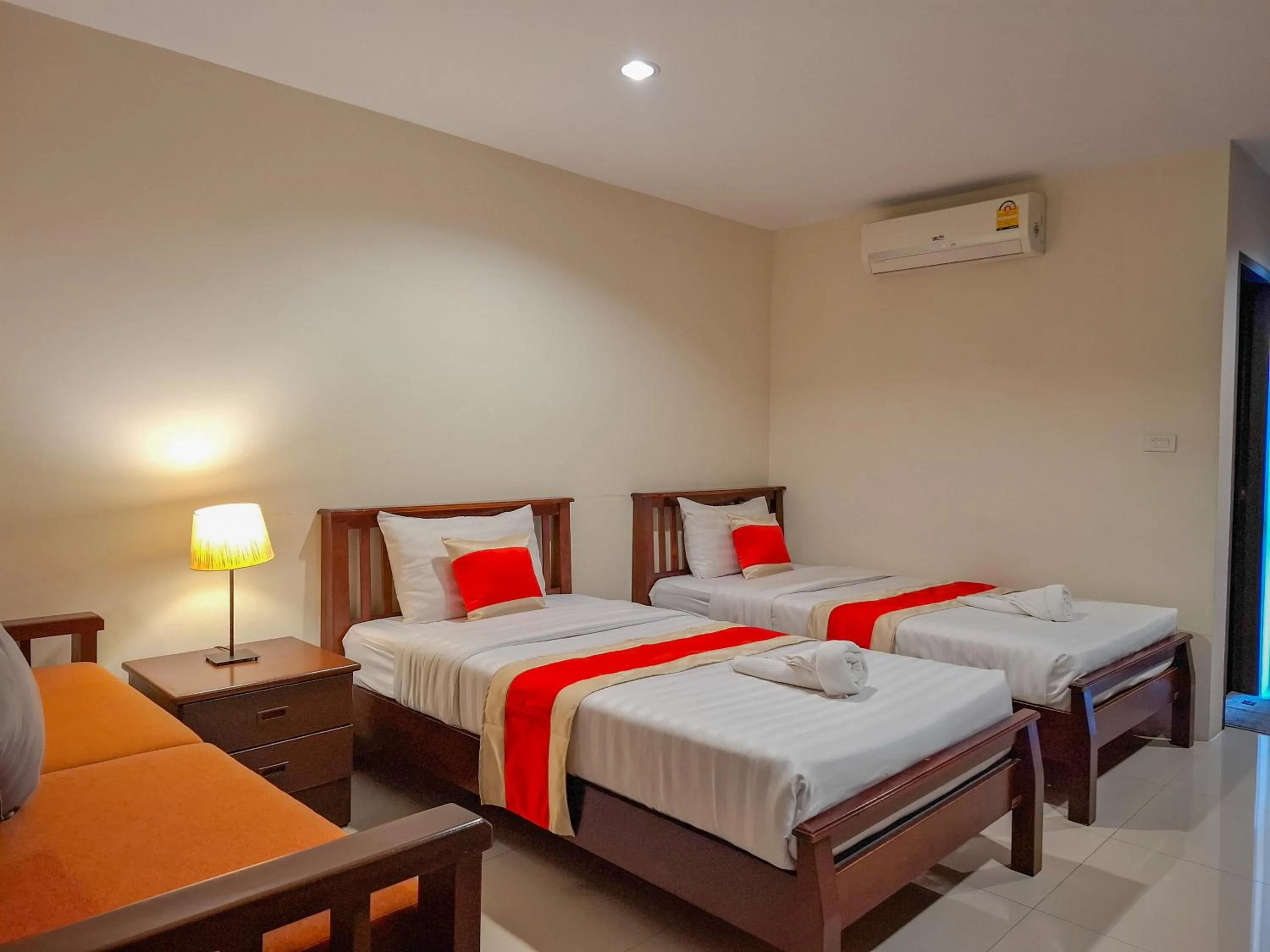 Photo of the whole room, Bed in The Hideaway Resort Pattaya