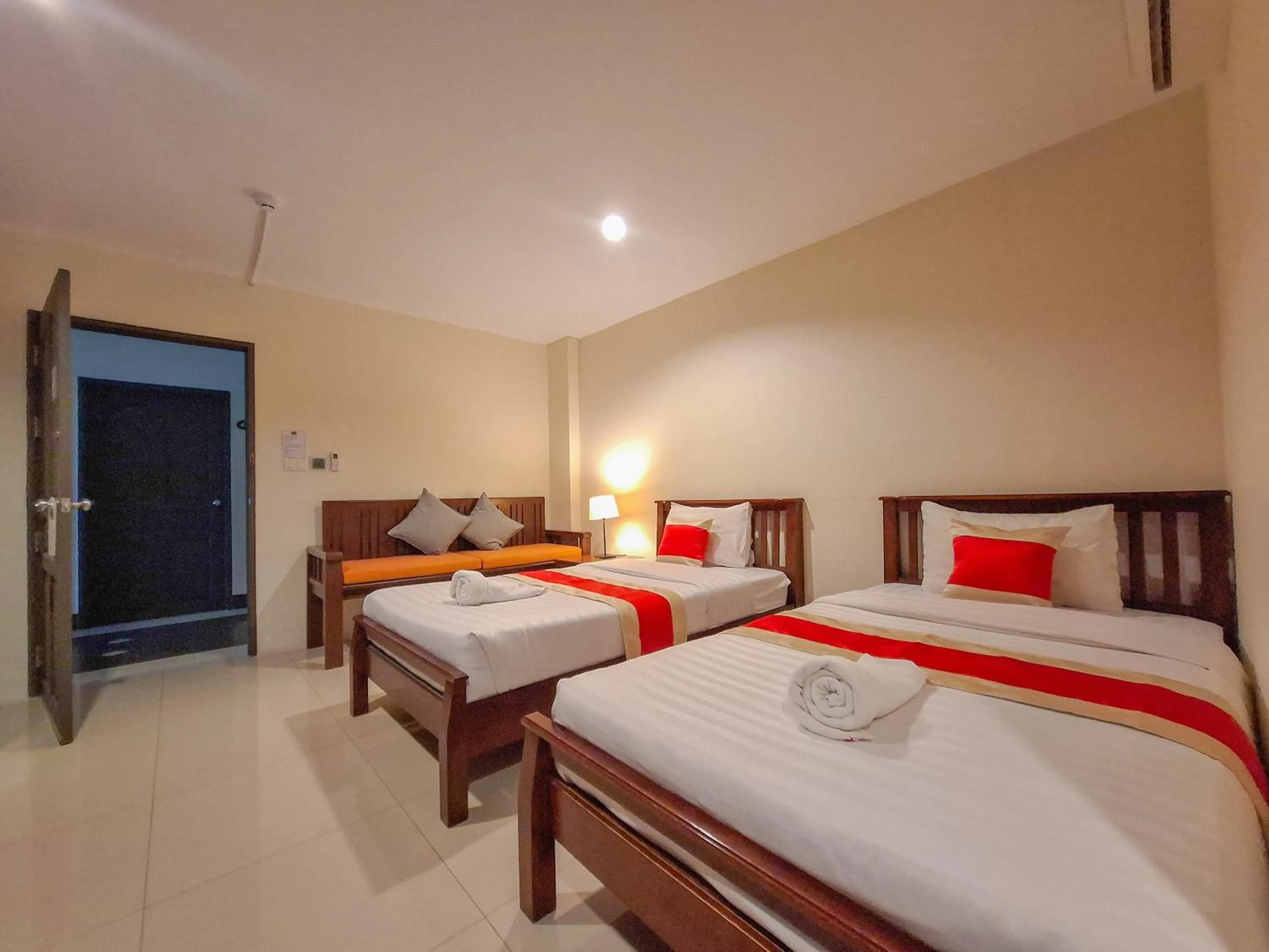 Photo of the whole room, Bed in The Hideaway Resort Pattaya