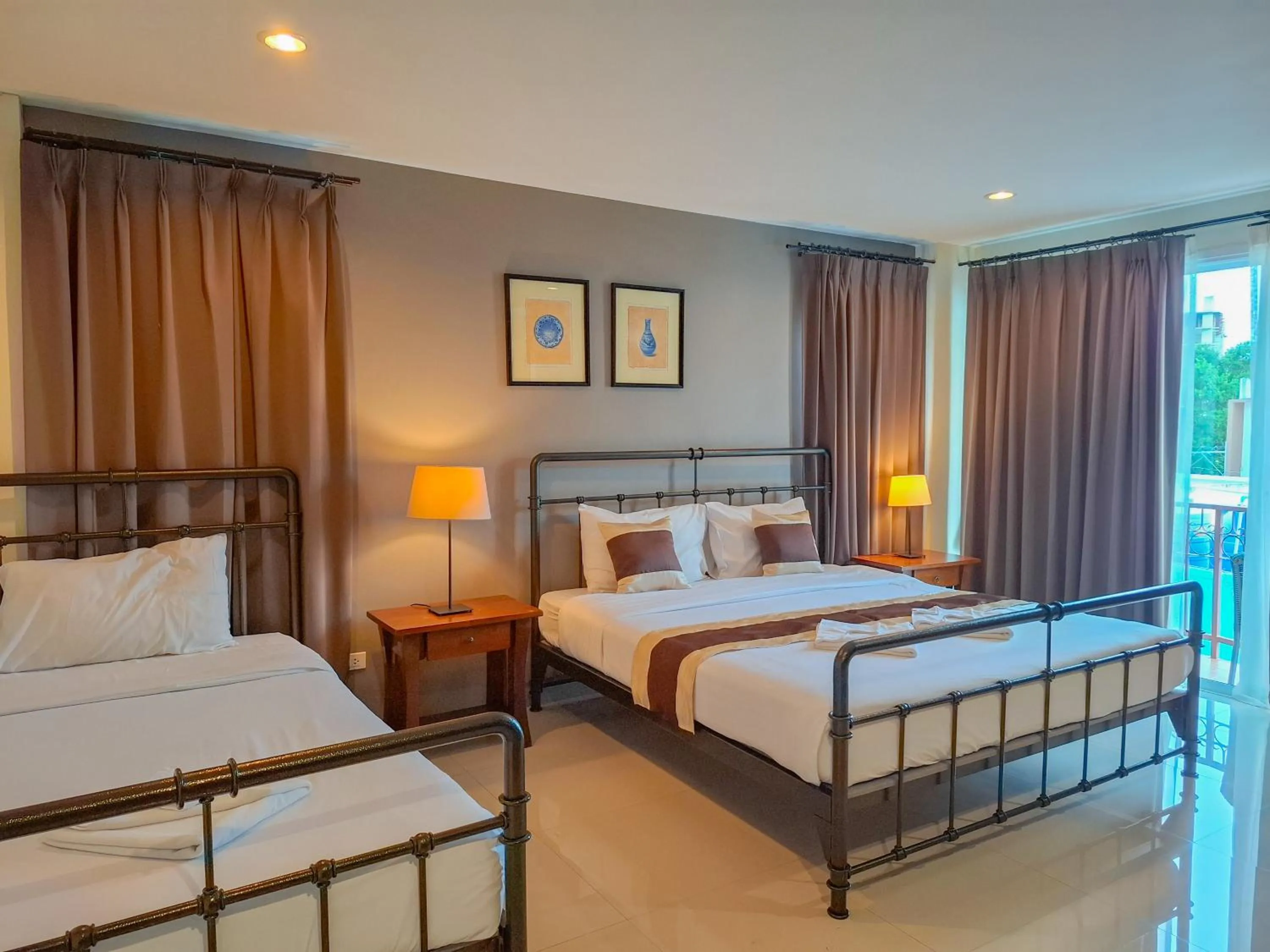 Photo of the whole room, Bed in The Hideaway Resort Pattaya
