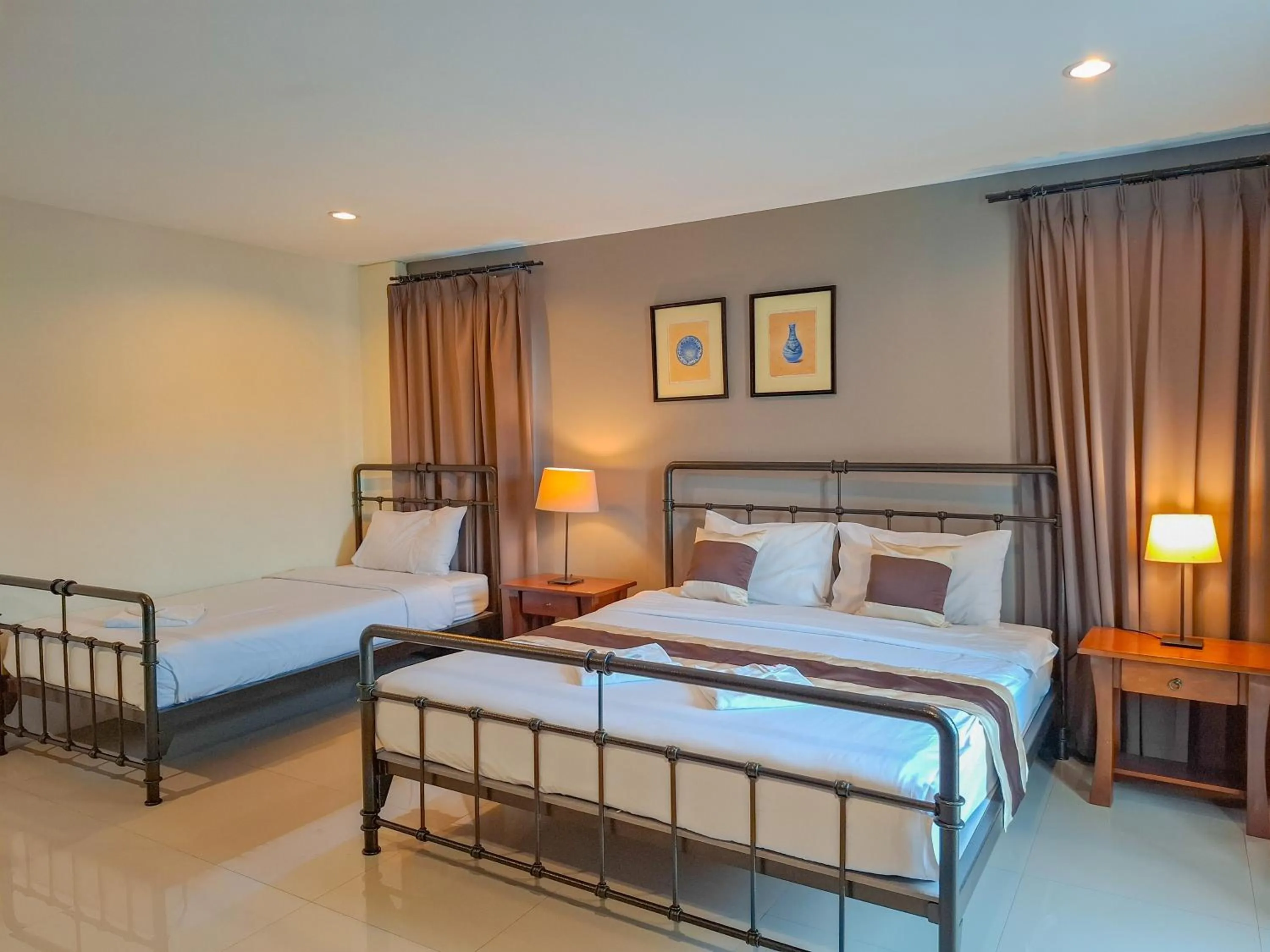 Photo of the whole room, Bed in The Hideaway Resort Pattaya