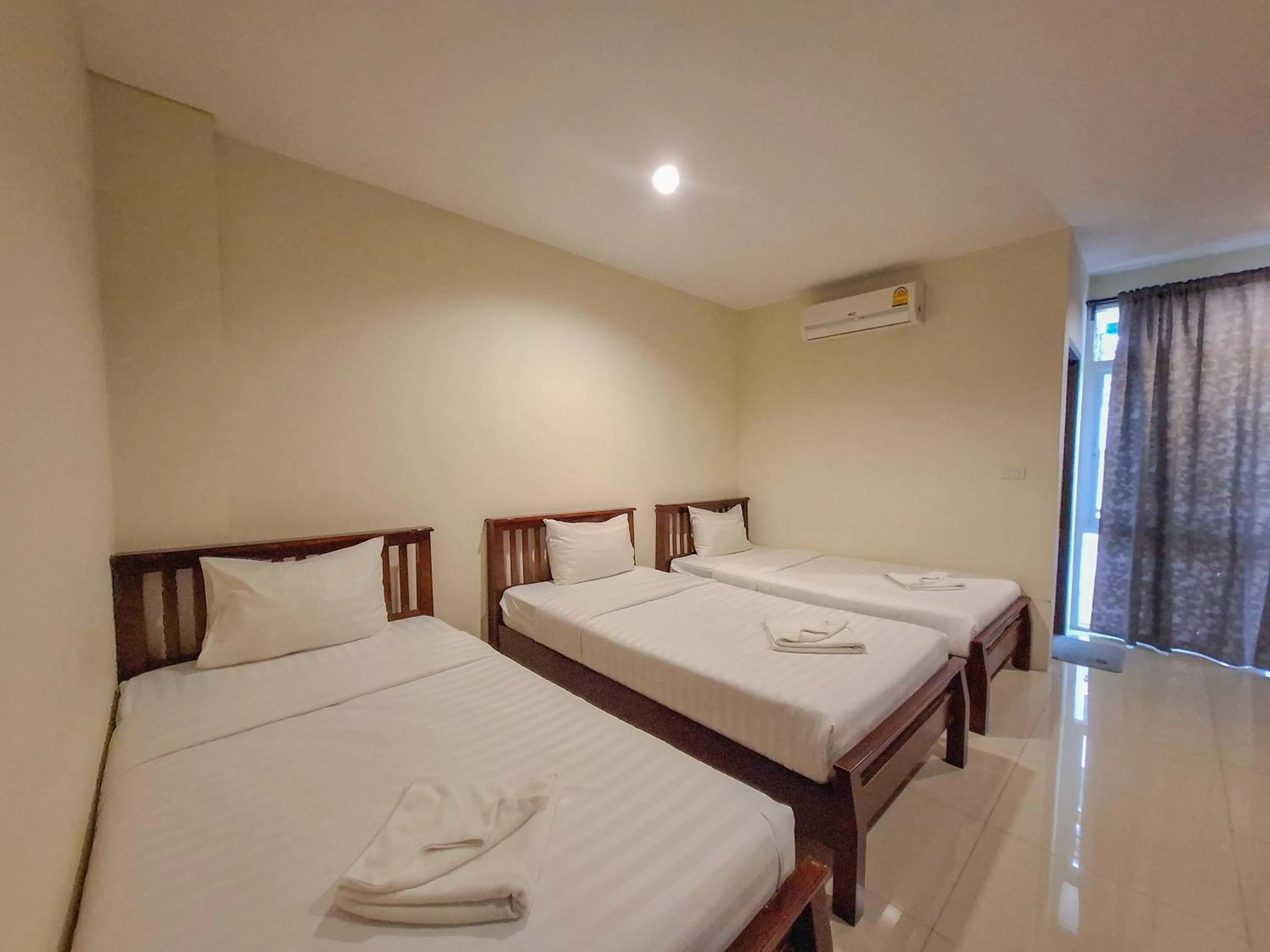 Photo of the whole room, Bed in The Hideaway Resort Pattaya
