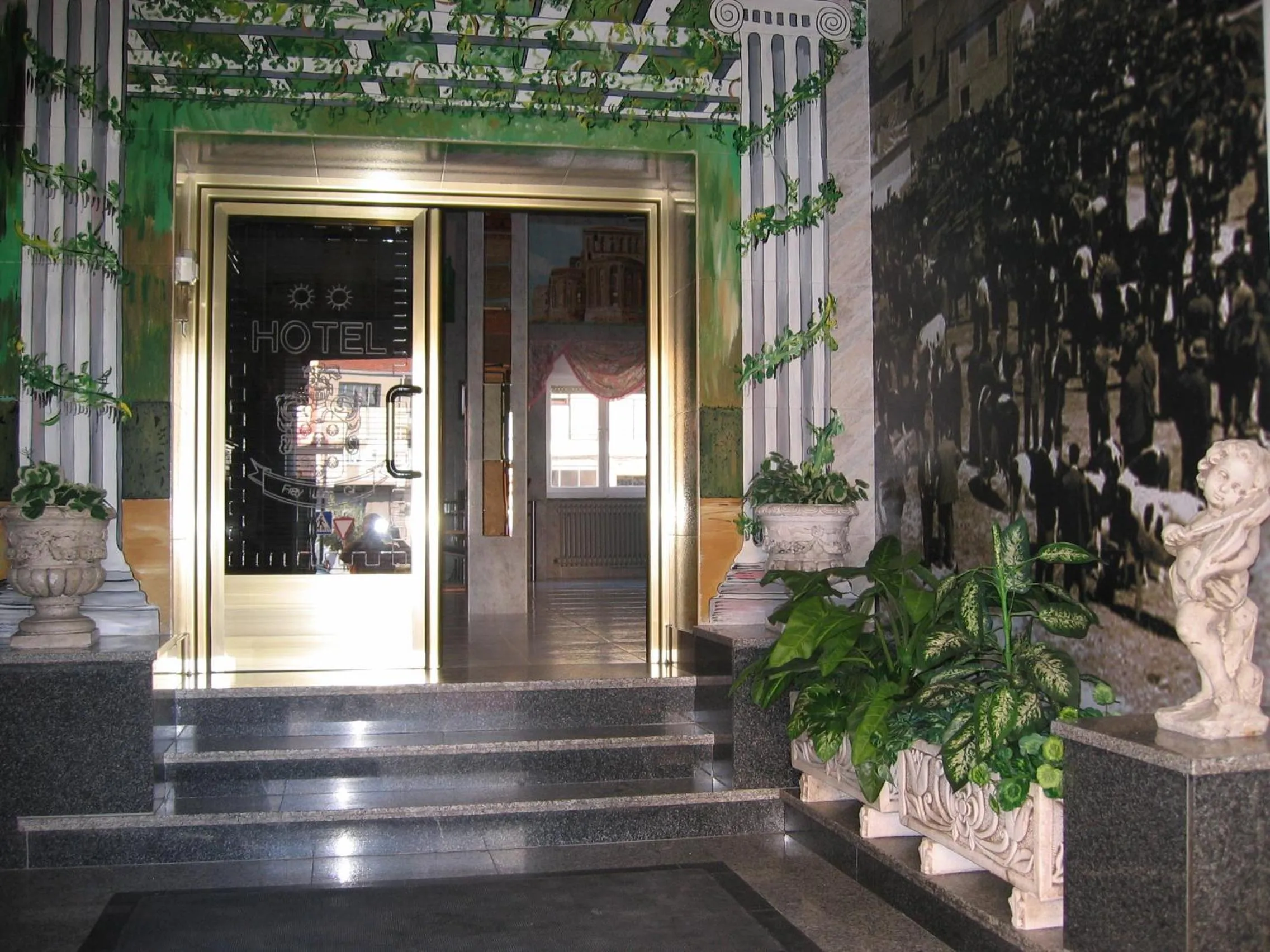 Facade/entrance in Hotel Fray Juán Gil
