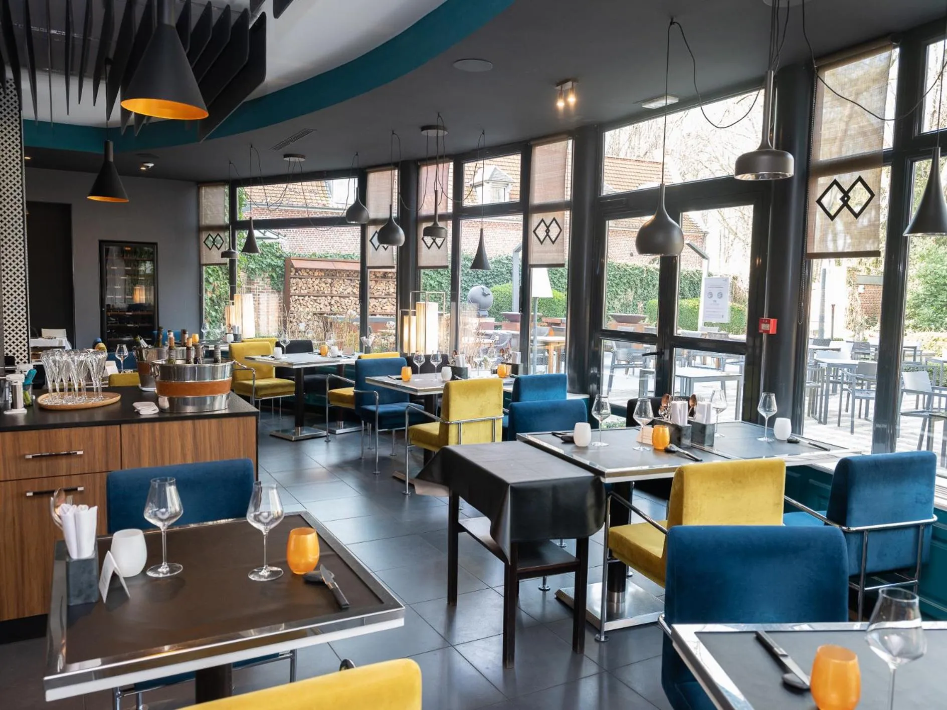 Restaurant/places to eat in Le Château De Beaulieu