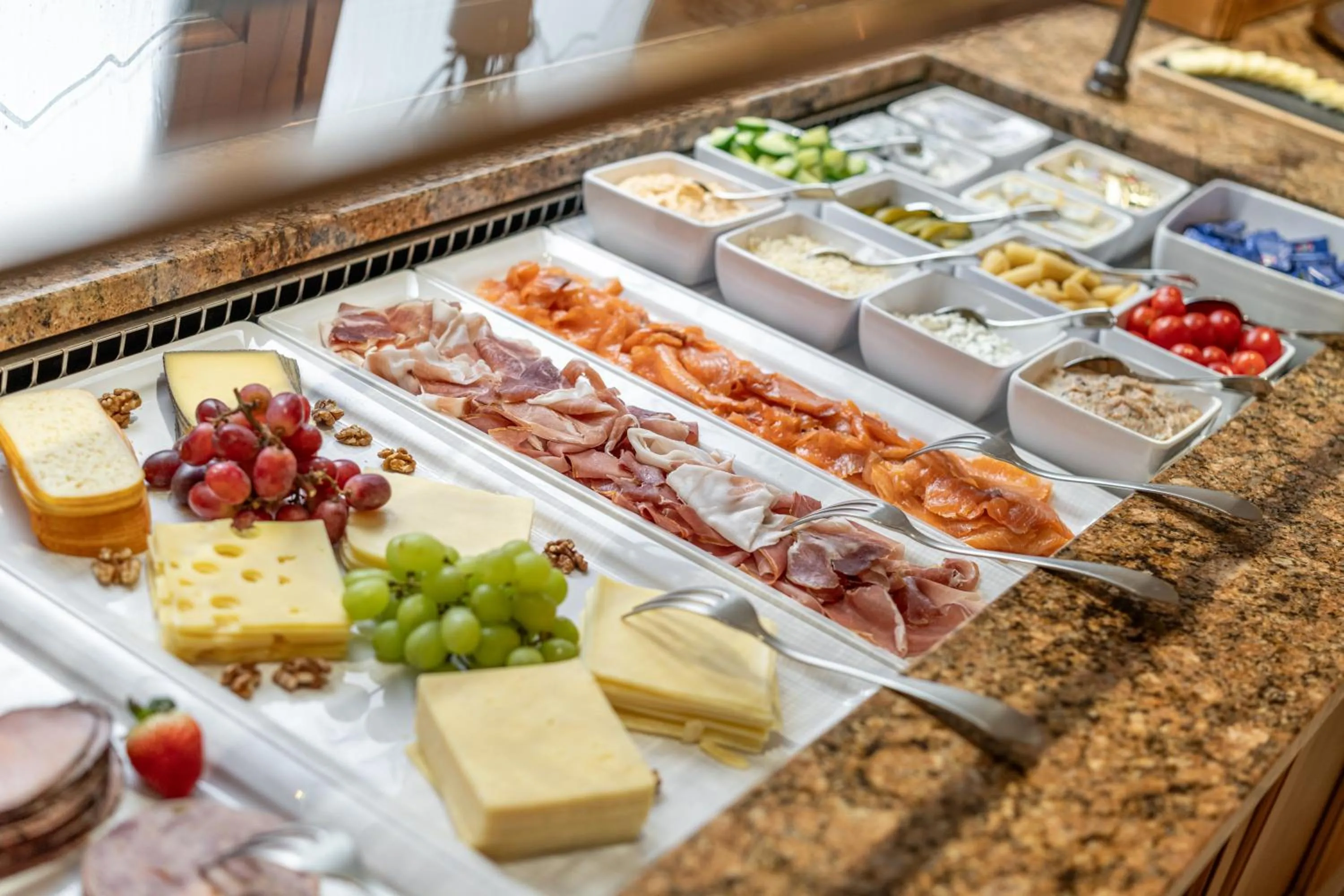 Buffet breakfast in Hotel Mittagskogel Pitztal