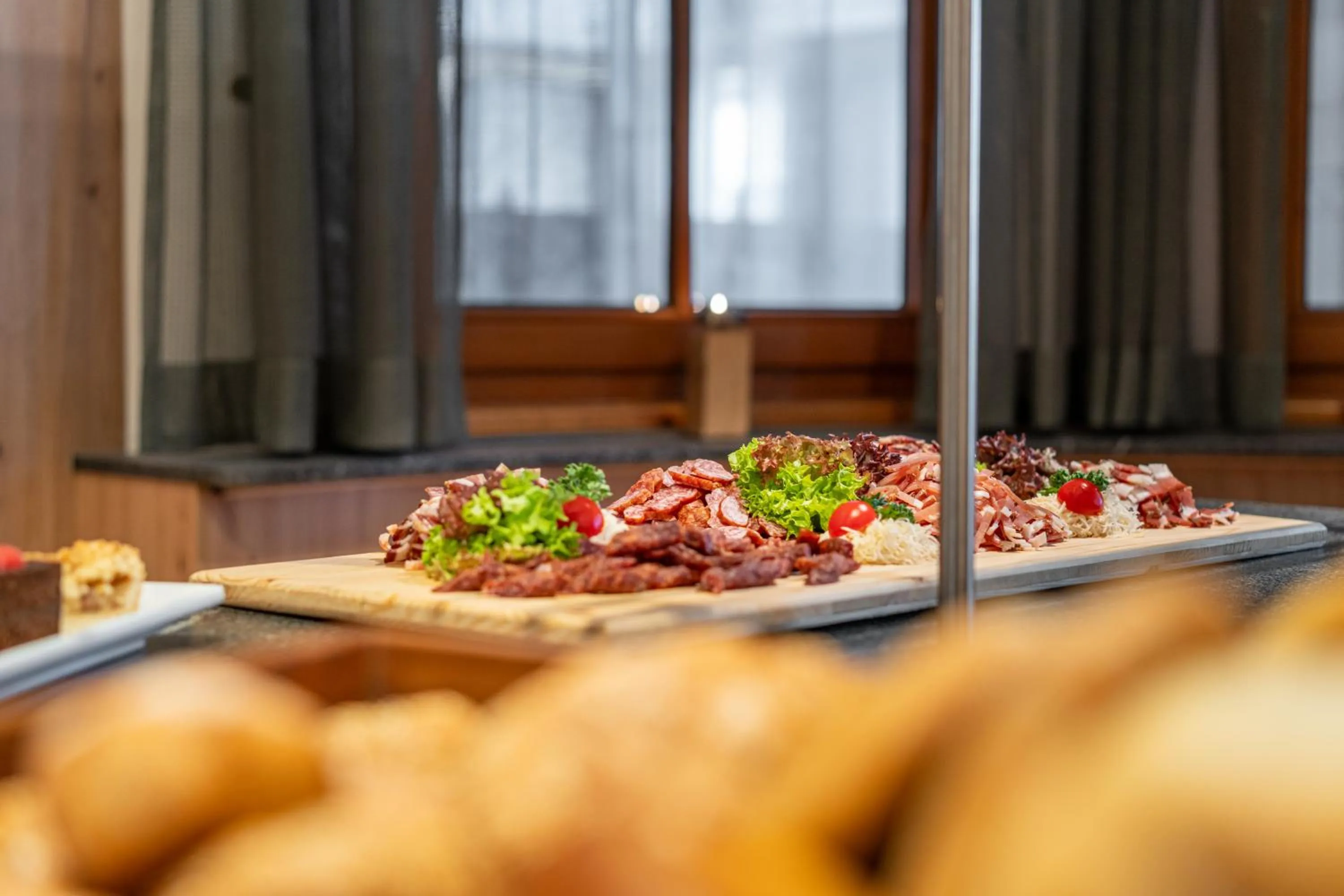 Buffet breakfast in Hotel Mittagskogel Pitztal