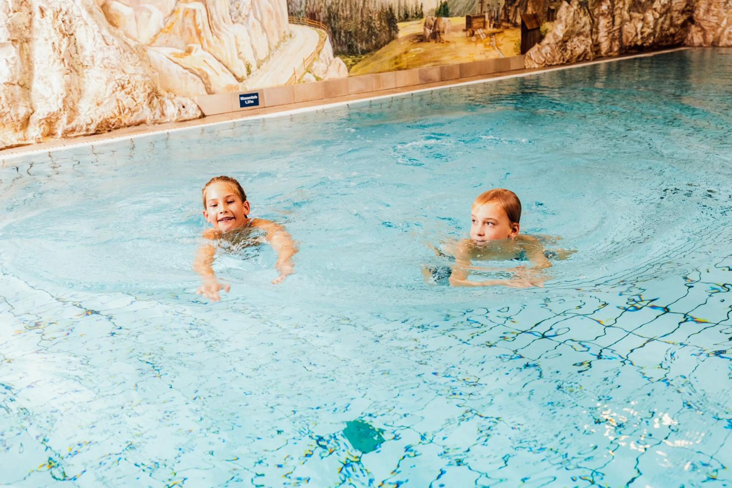 Swimming pool in Hotel Mittagskogel Pitztal