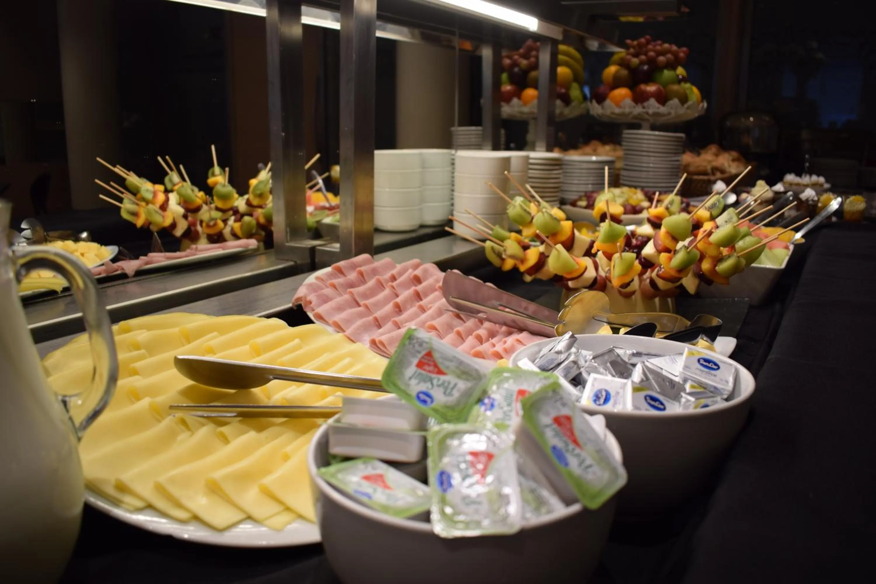 Buffet breakfast in Hotel Solans Presidente