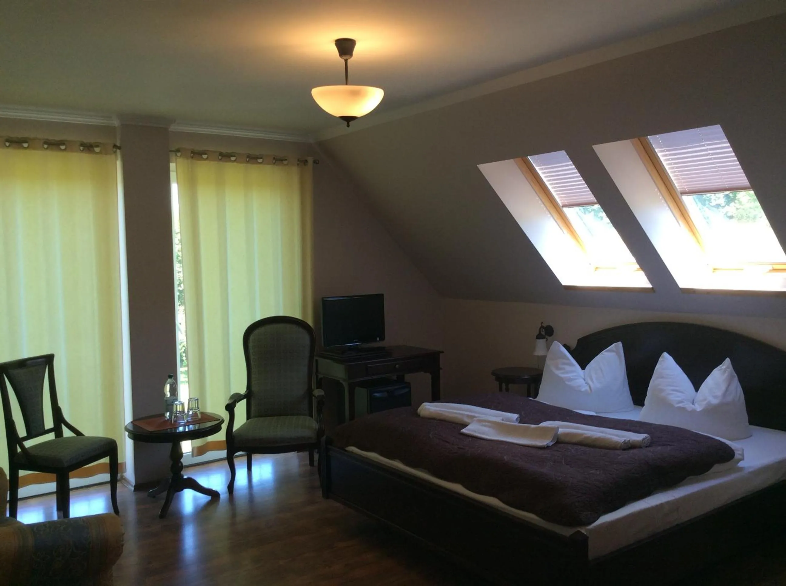 Photo of the whole room, Bed in Gästehaus Windflüchter