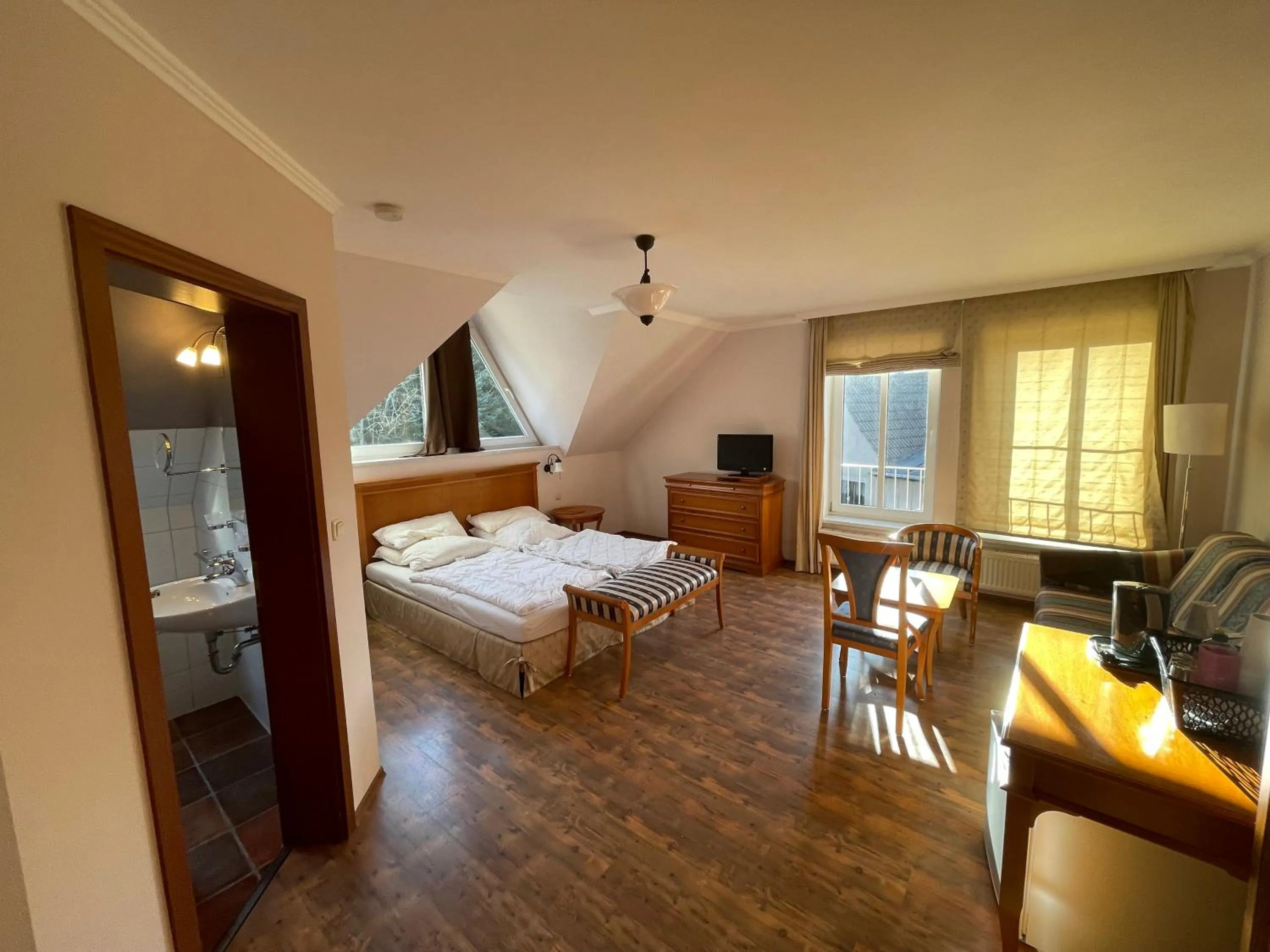 Photo of the whole room, Bed in Gästehaus Windflüchter