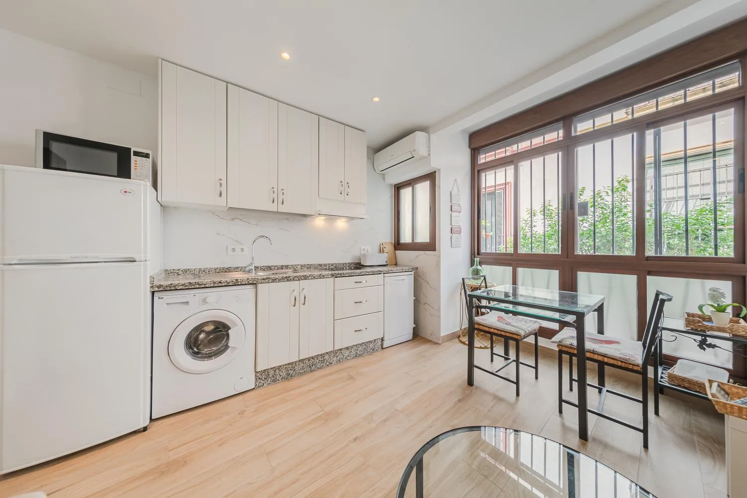 Modern & Stylish Apartment - Old Town
