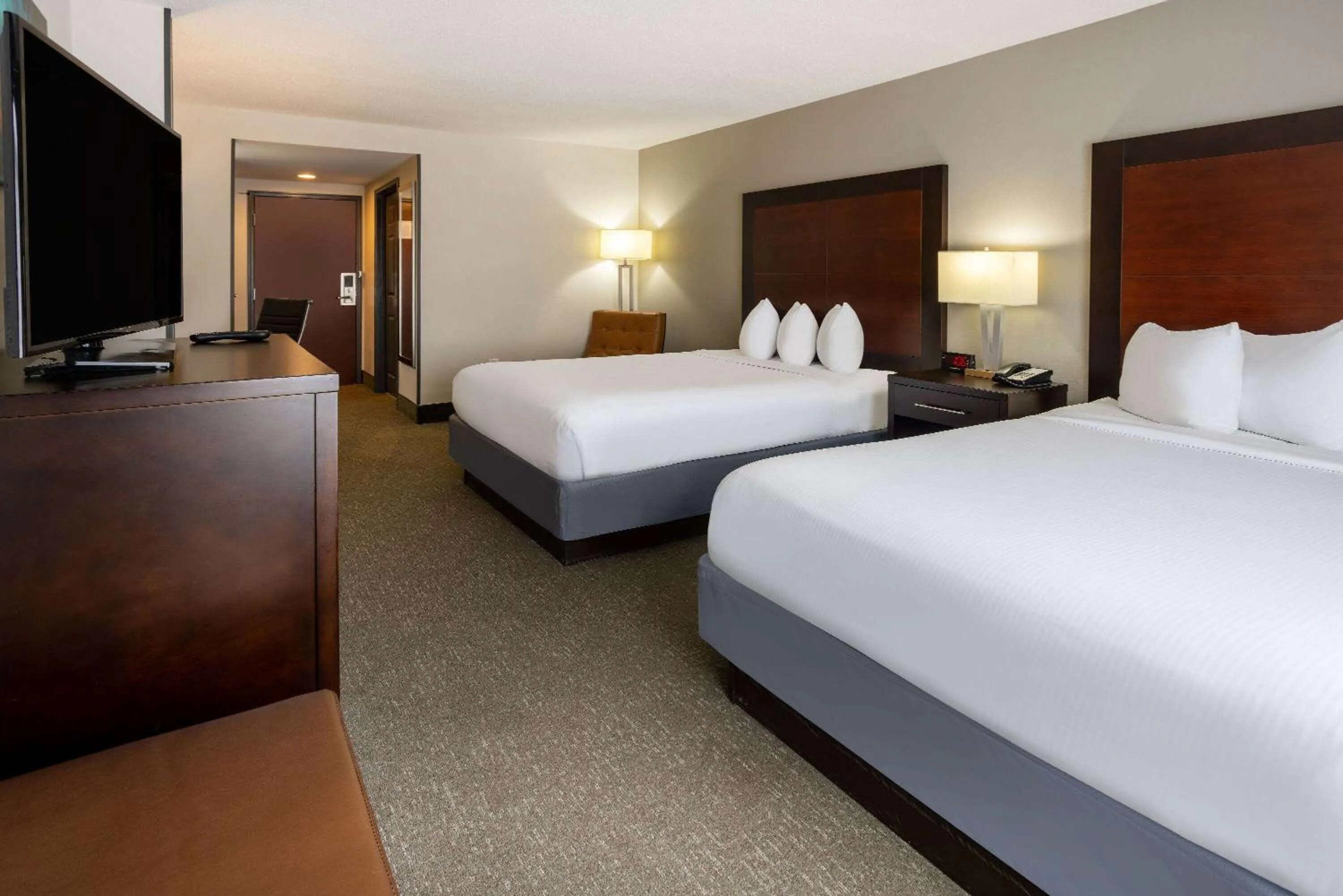 Photo of the whole room, Bed in Wingate by Wyndham Atlanta Galleria/ Ballpark