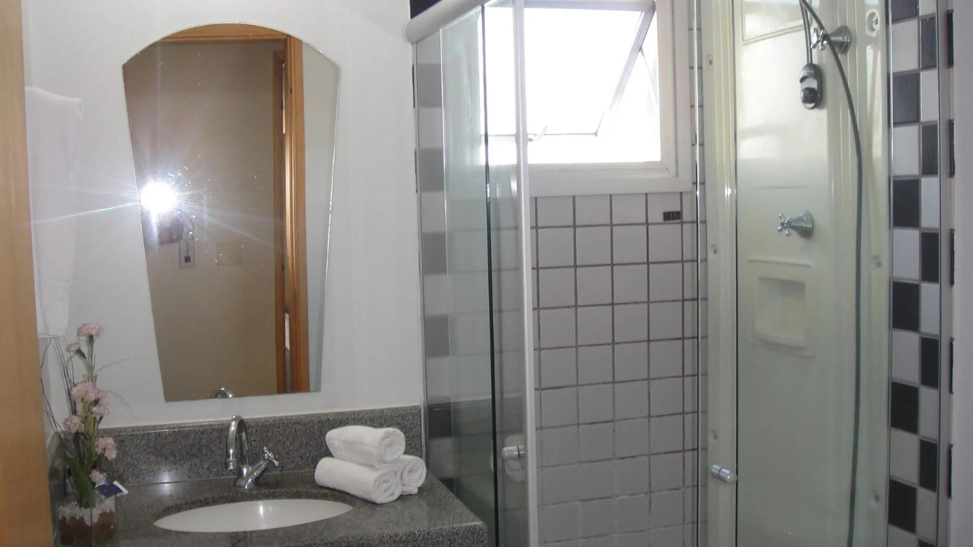 Bathroom in Hotel Aero Park e Estacionamento