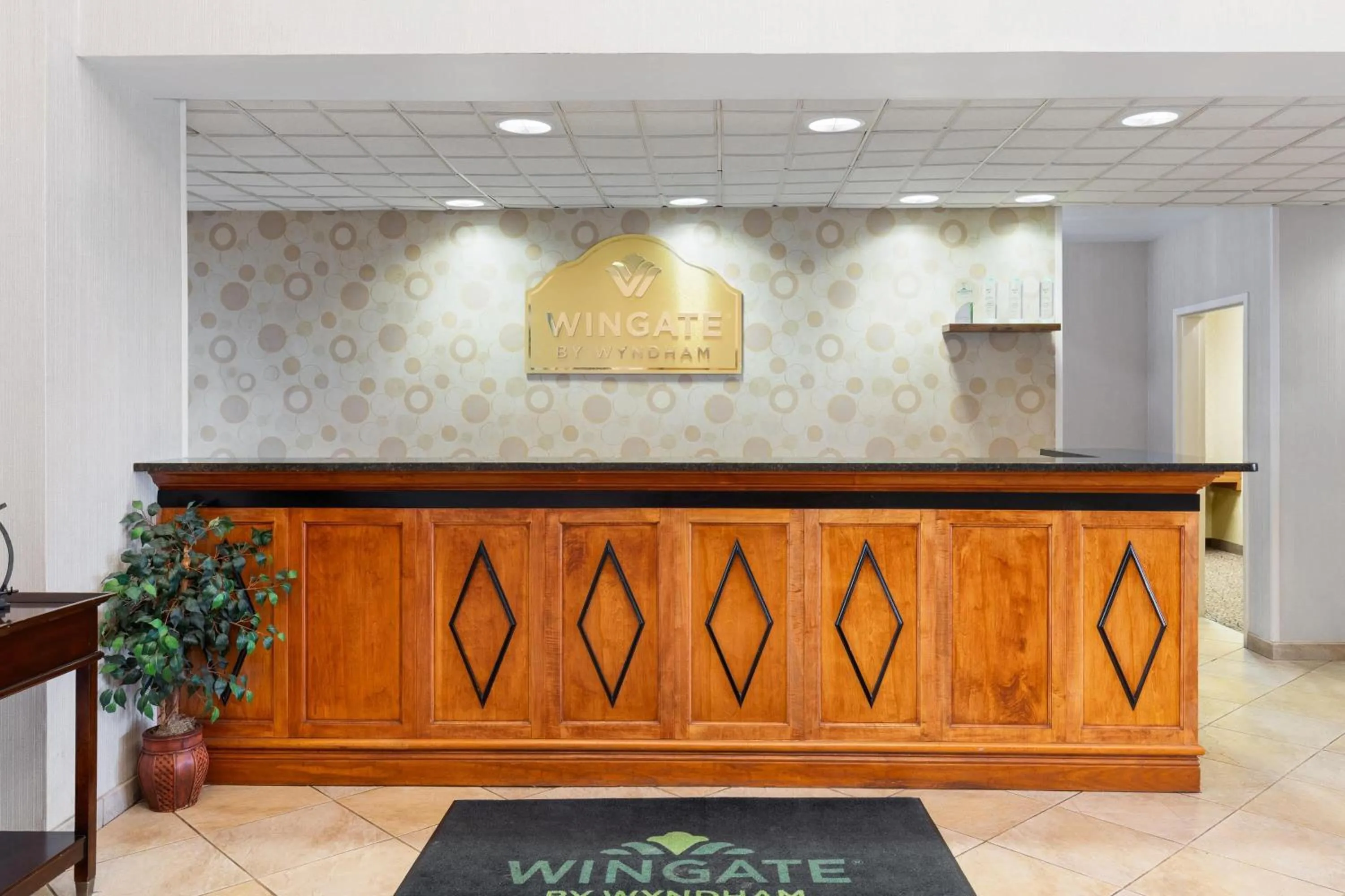 Lobby or reception in Wingate by Wyndham Destin