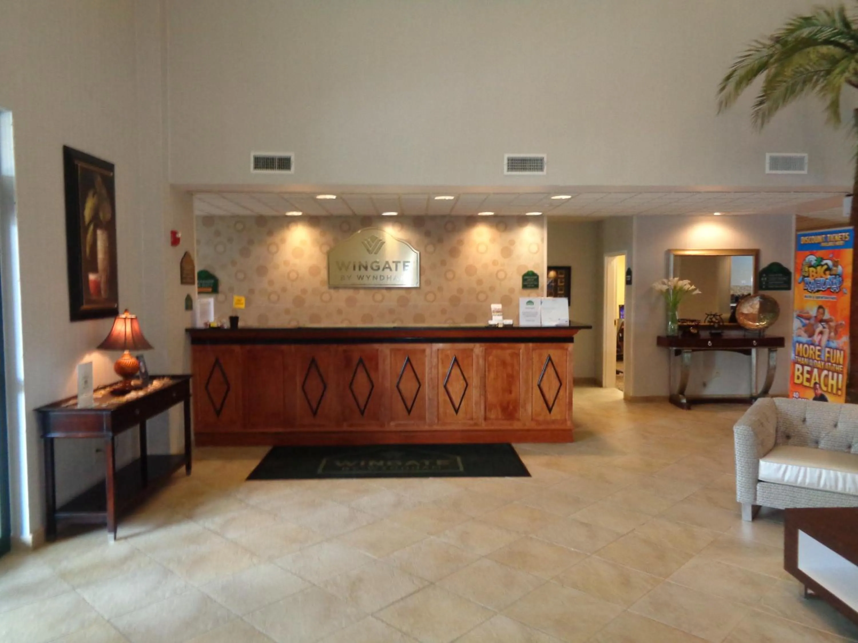 Lobby or reception in Wingate by Wyndham Destin