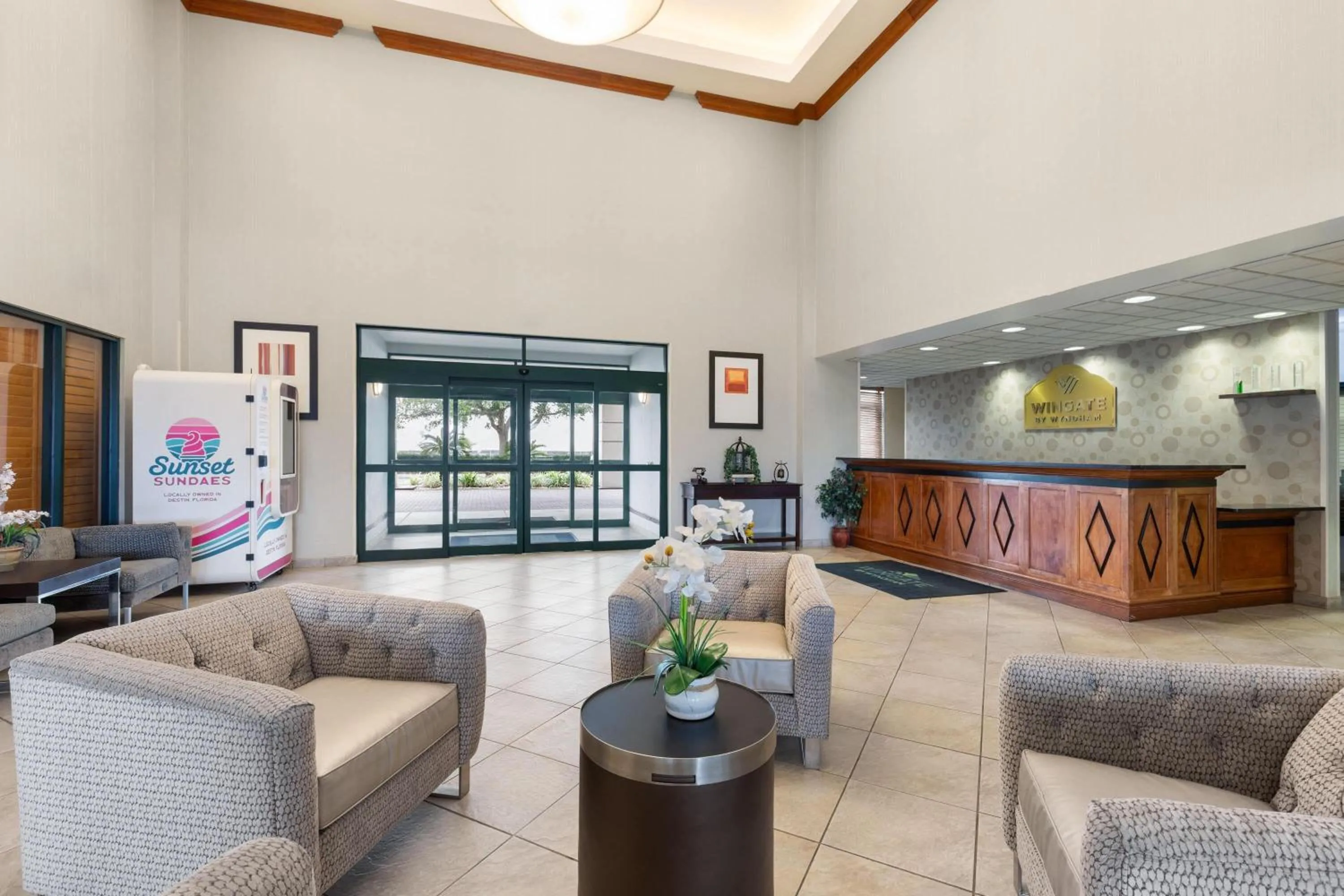 Lobby or reception in Wingate by Wyndham Destin
