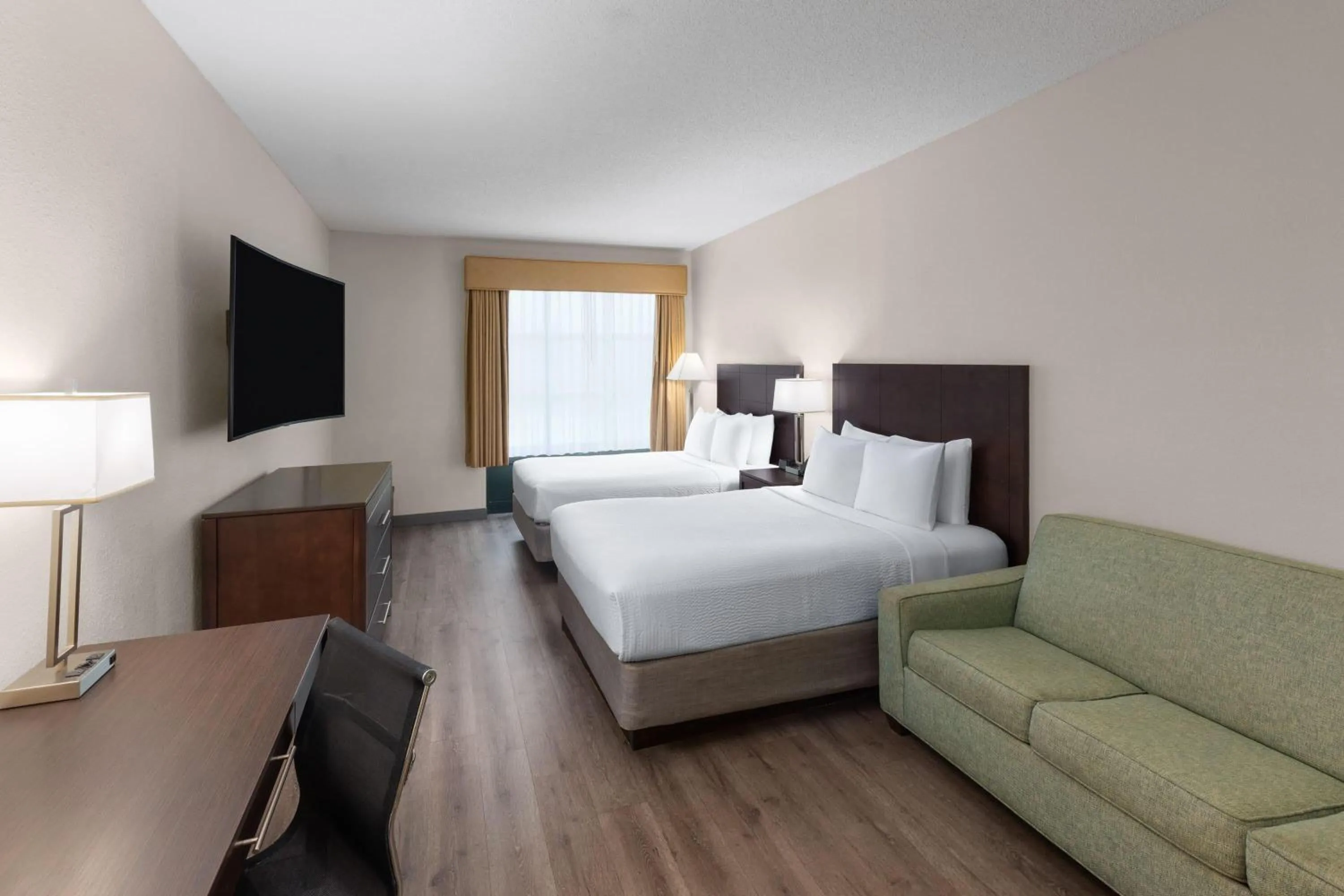 Photo of the whole room, Bed in Wingate by Wyndham Destin