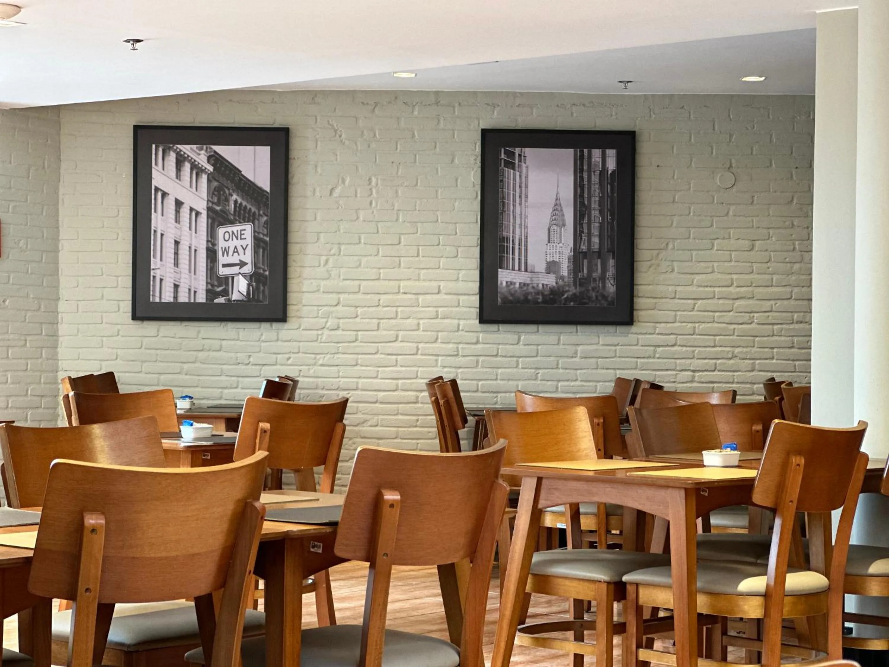 Restaurant/places to eat in Manhattan Plaza