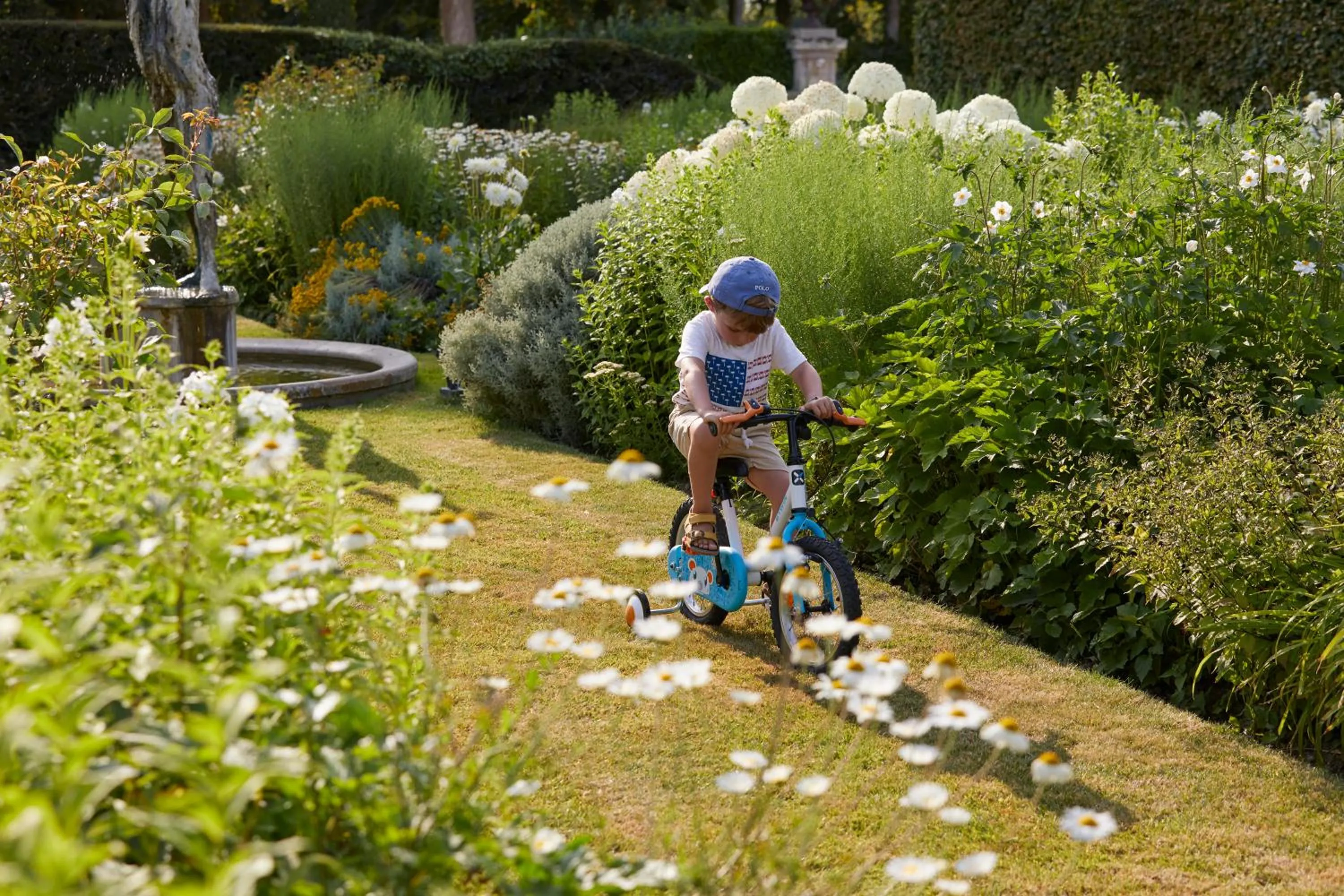 children in Chateau d'Audrieu