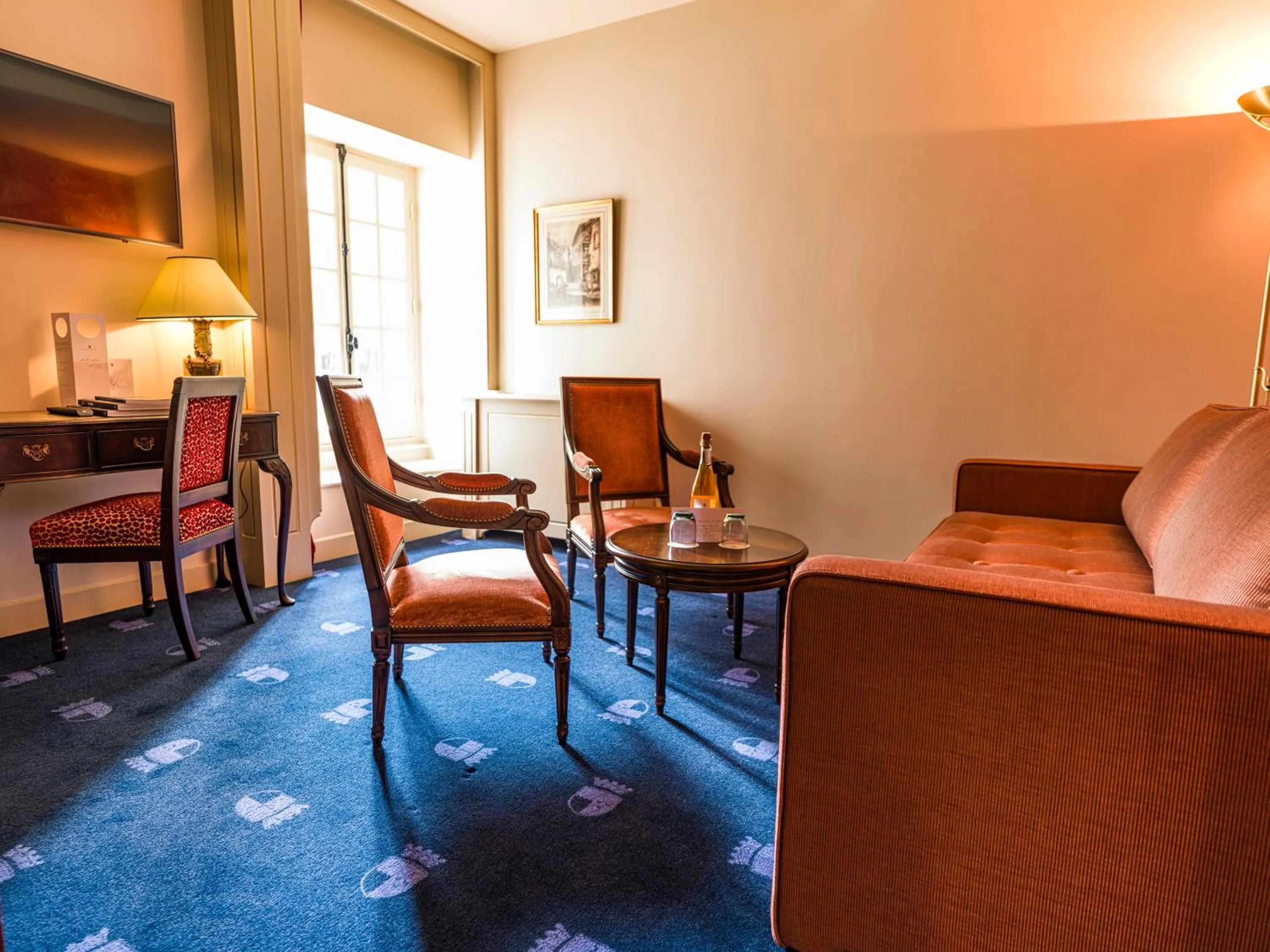 Seating area in Chateau d'Audrieu