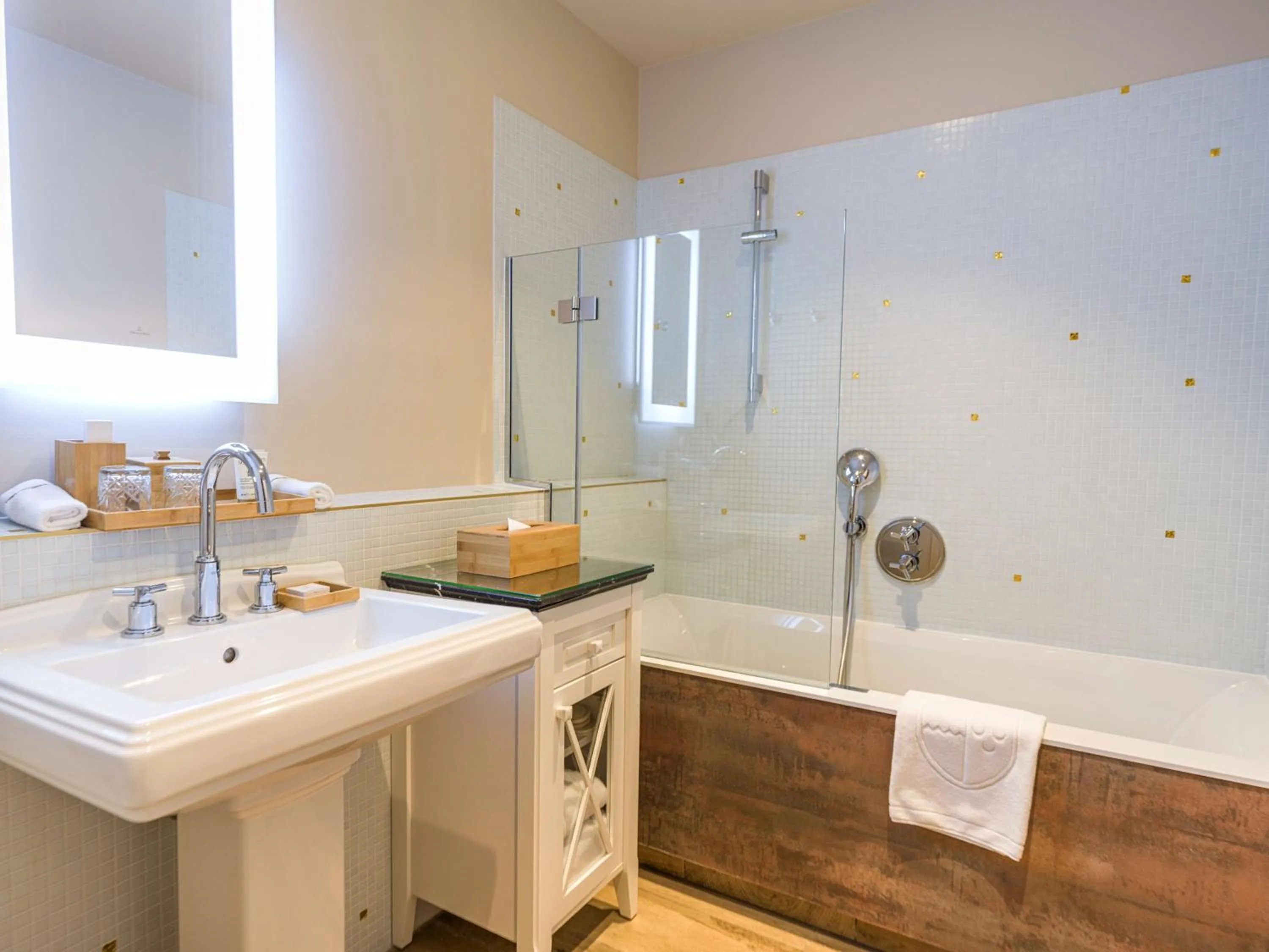 Bathroom in Chateau d'Audrieu