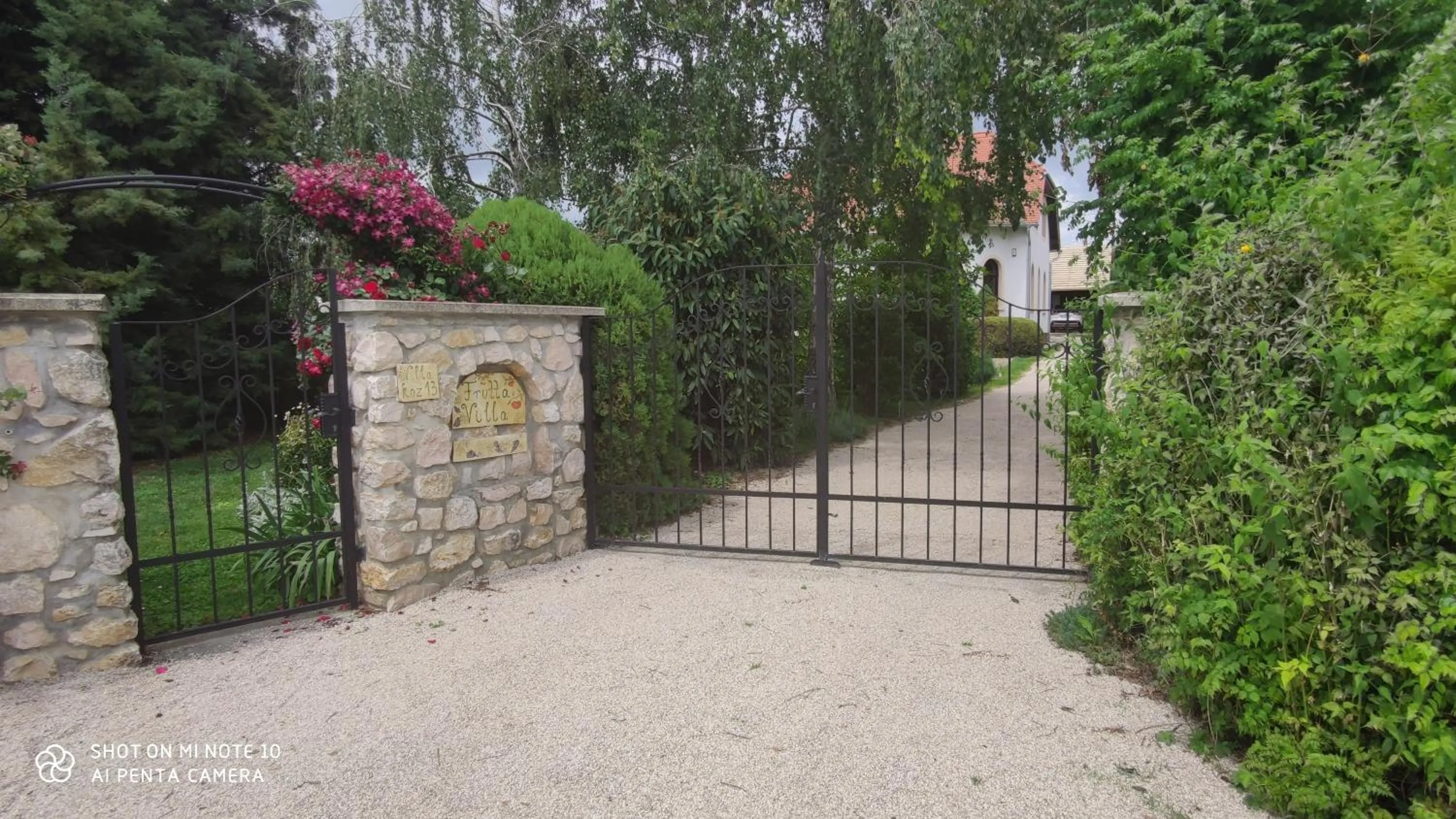 Facade/entrance in Frutta Villa