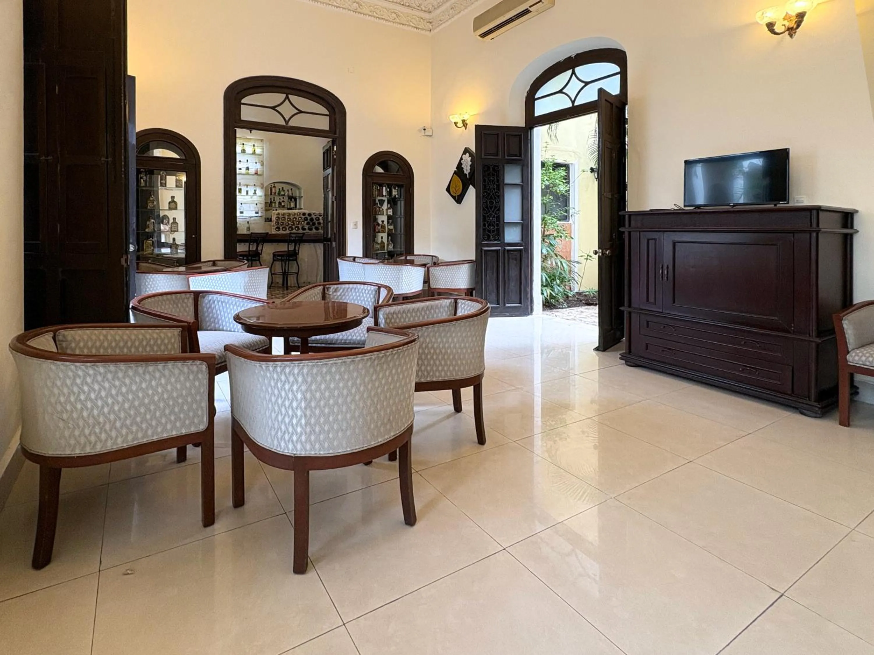 Lounge or bar in Gran Real Yucatan