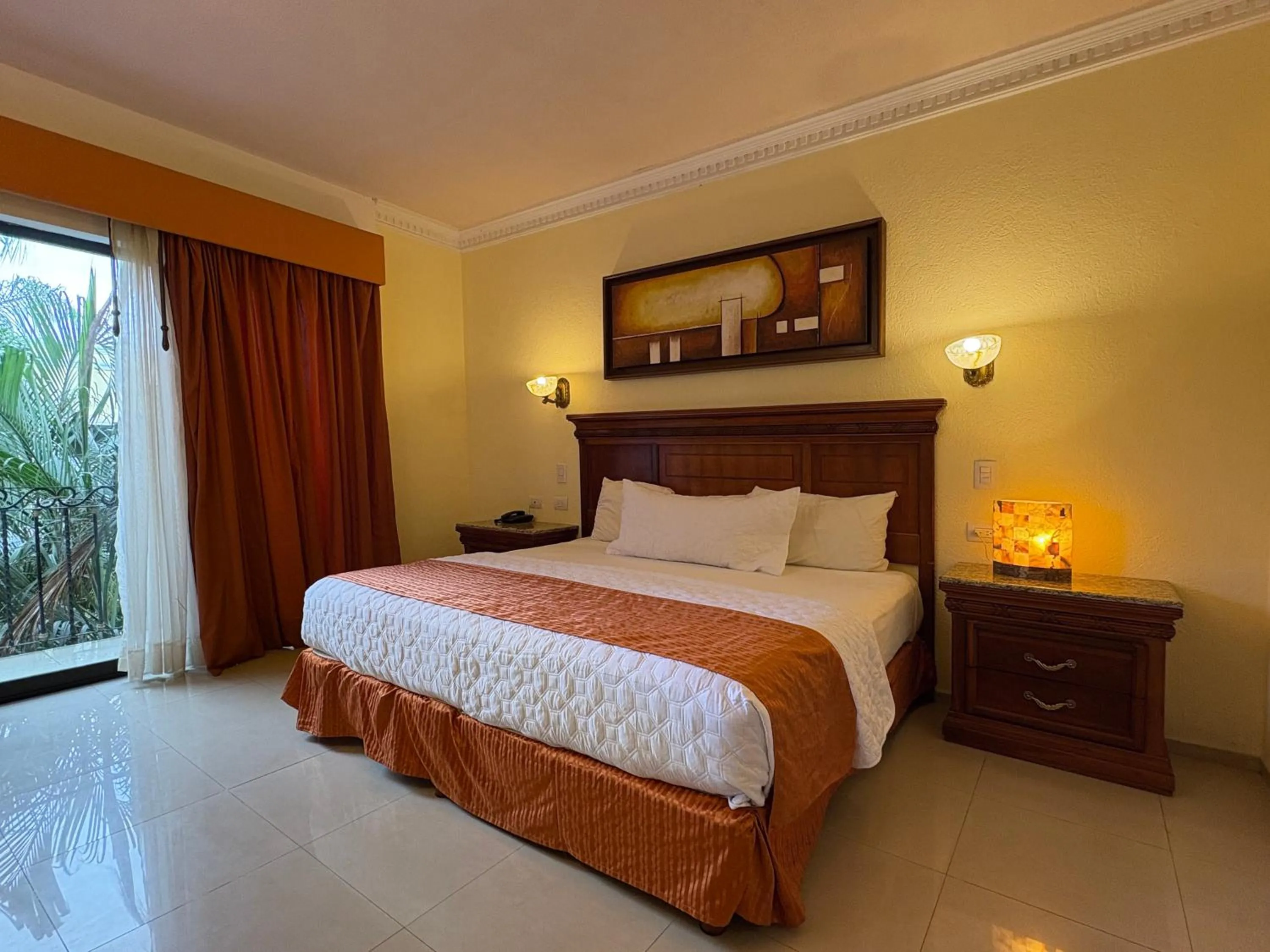 Photo of the whole room, Bed in Gran Real Yucatan