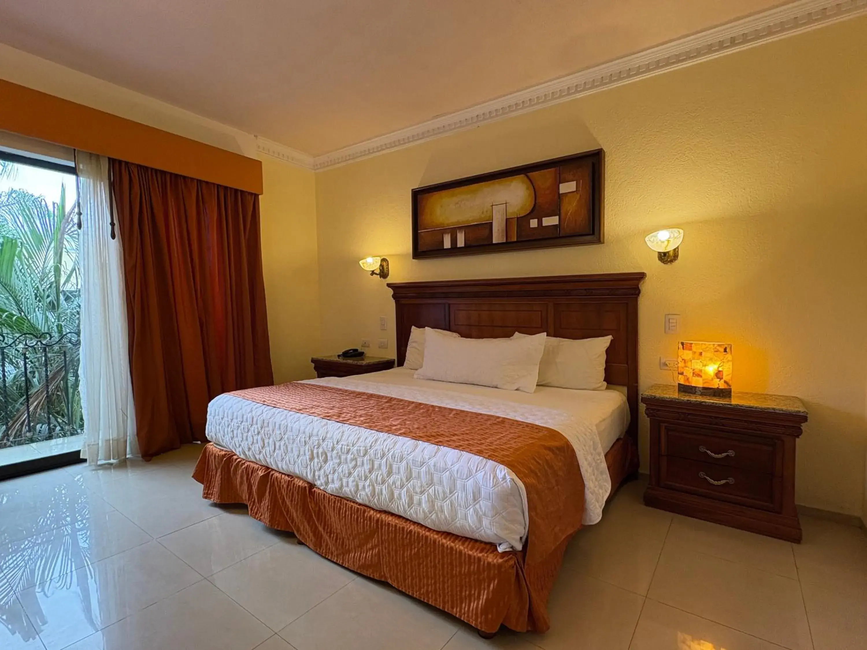 Deluxe King Room with Bathtub (Mini-bar & Coffee Maker) in Gran Real Yucatan Deluxe King Room with Bathtub (Mini-bar & Coffee Maker) in Gran Real Yucatan