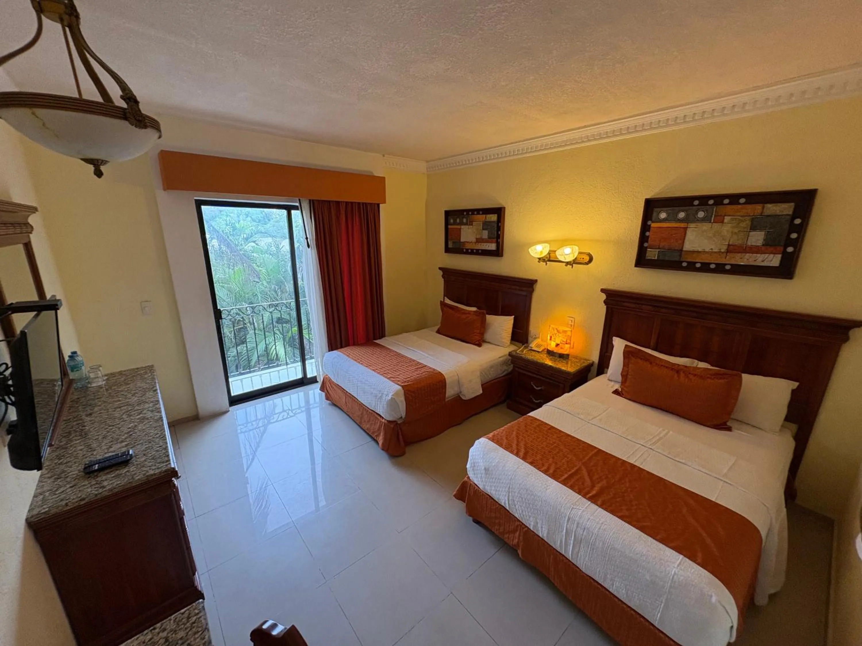 Photo of the whole room, Bed in Gran Real Yucatan