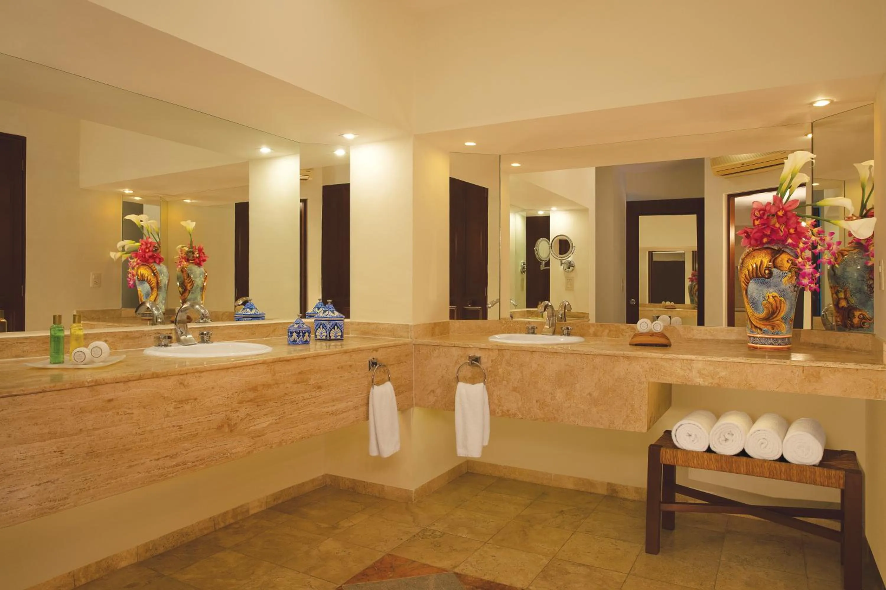 Bathroom in Dreams Huatulco Resort & Spa