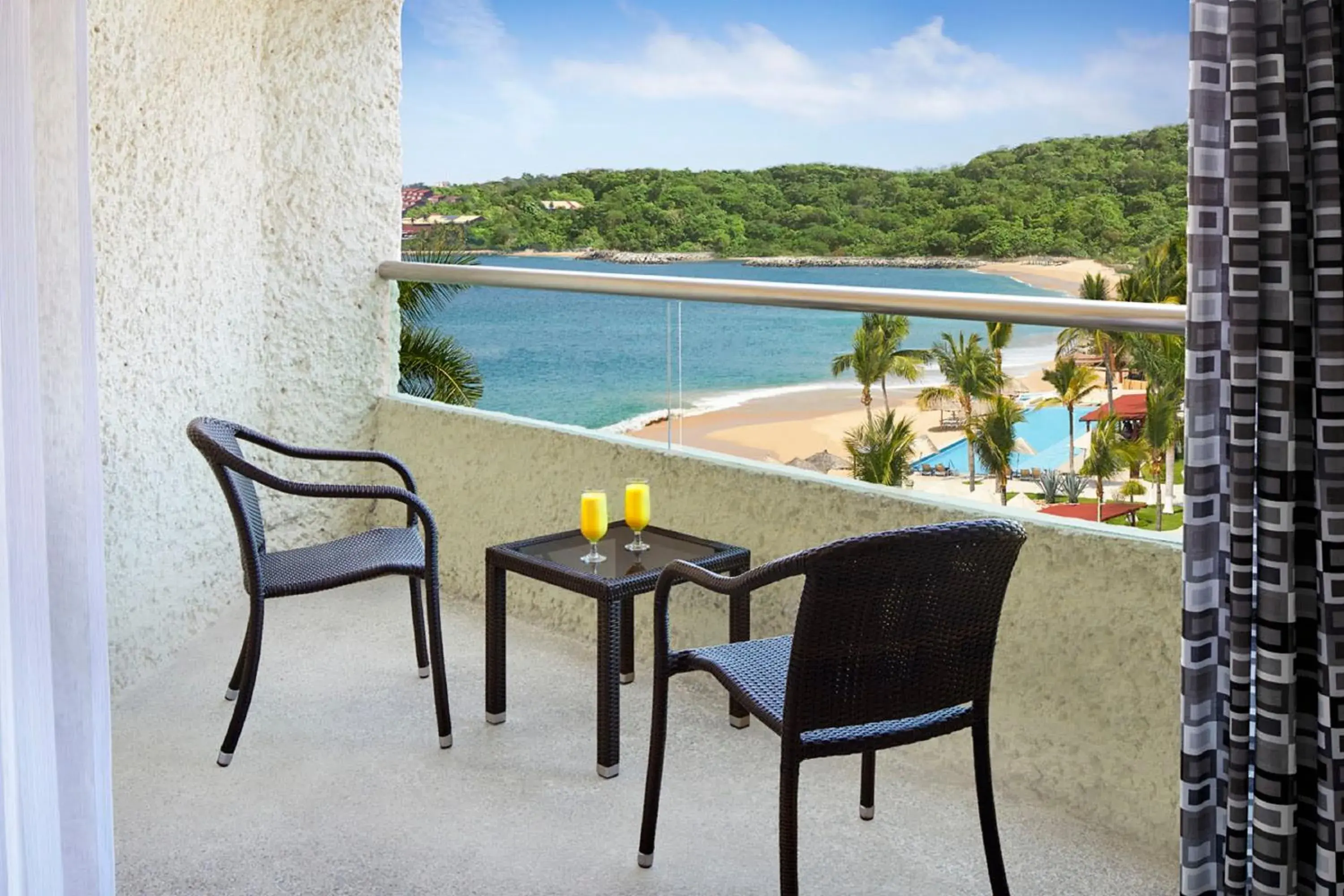 Deluxe Partial Ocean View - single occupancy in Dreams Huatulco Resort & Spa Deluxe Partial Ocean View - single occupancy in Dreams Huatulco Resort & Spa