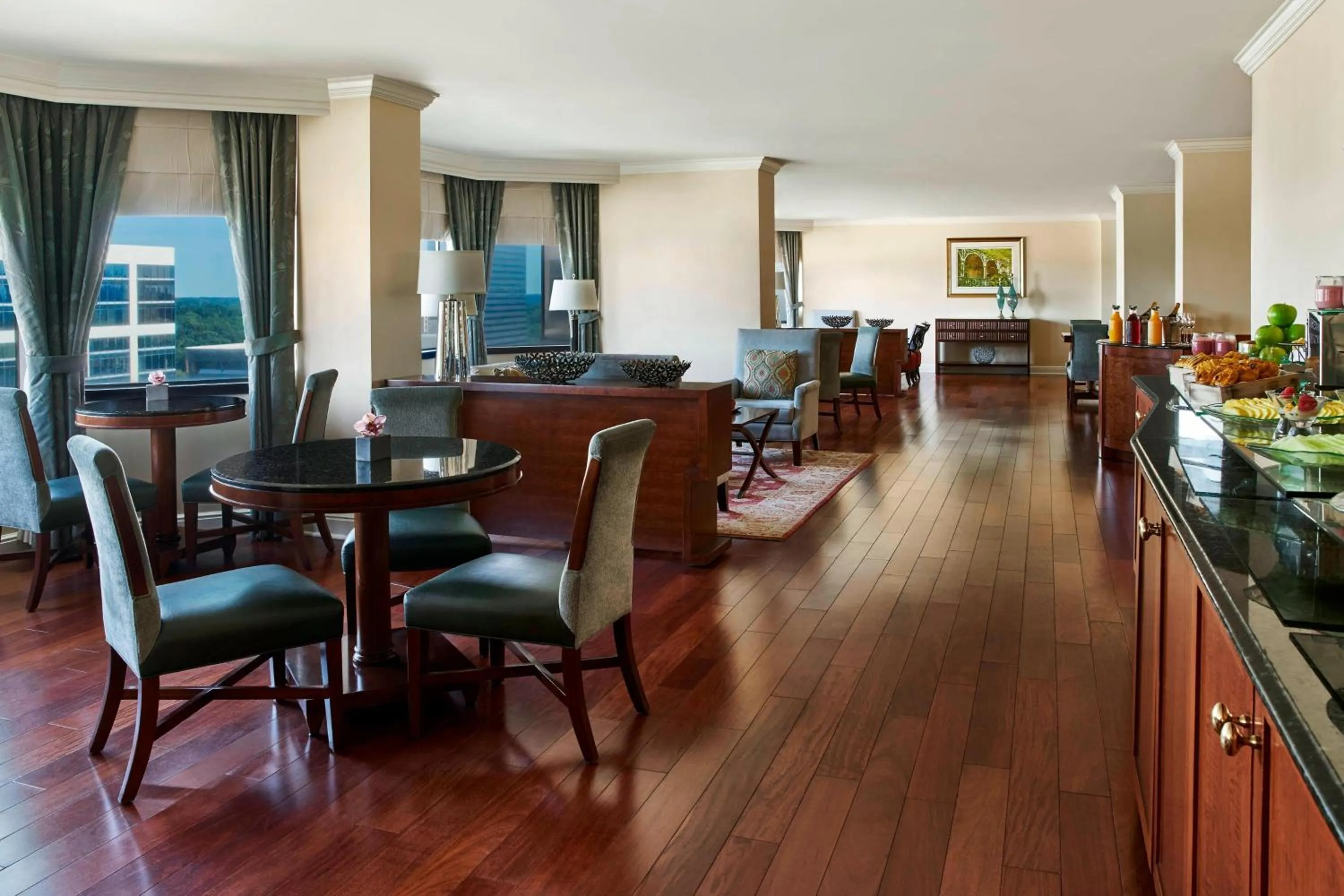 Lounge or bar in The Whitley, a Luxury Collection Hotel, Atlanta Buckhead