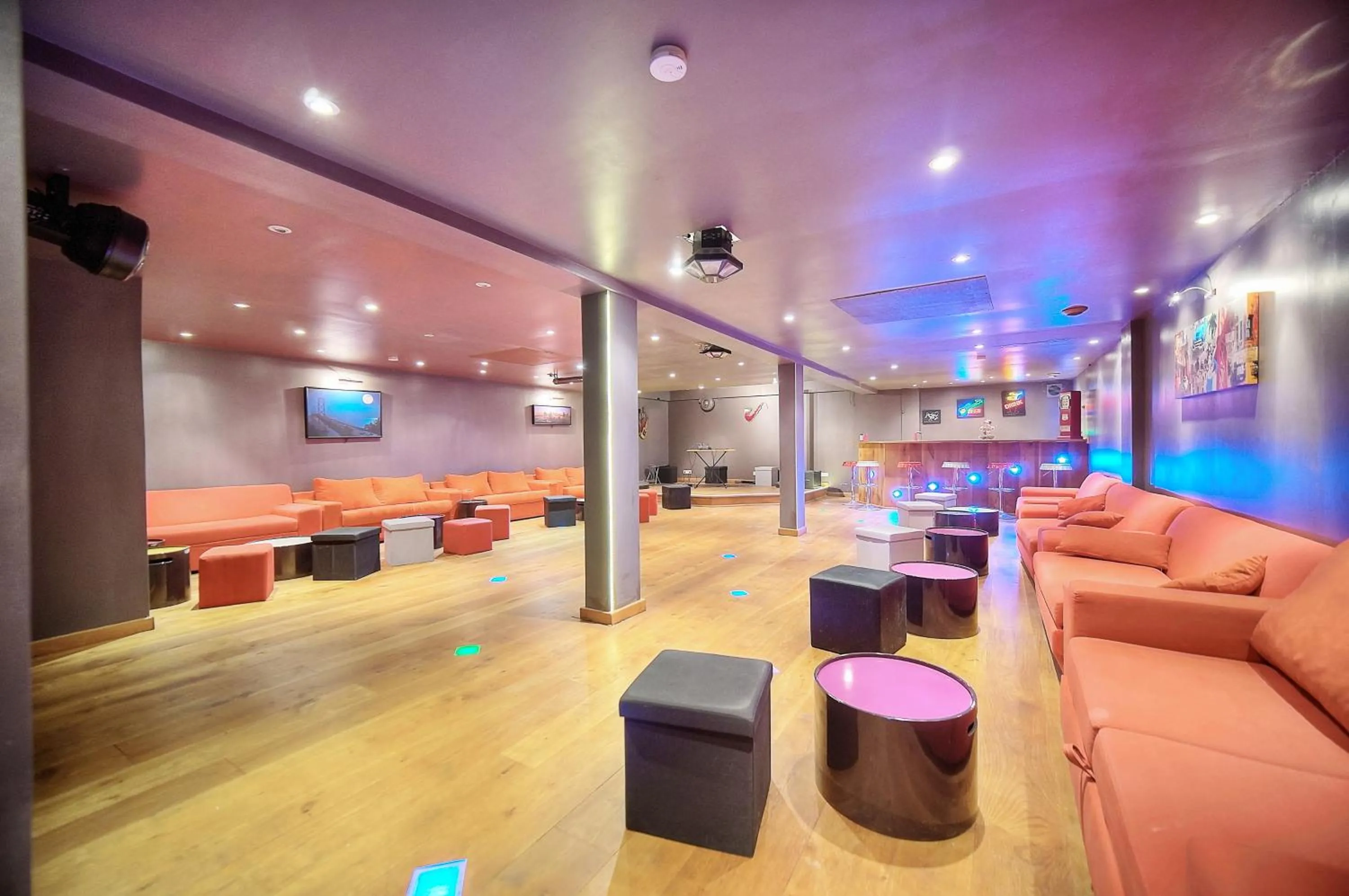 Evening entertainment in "AU HAVRE DE PAIX" 5 étoiles Prestige jacuzzi, hammam, sauna, PISCINE chauffée Mougins Cannes Grasse