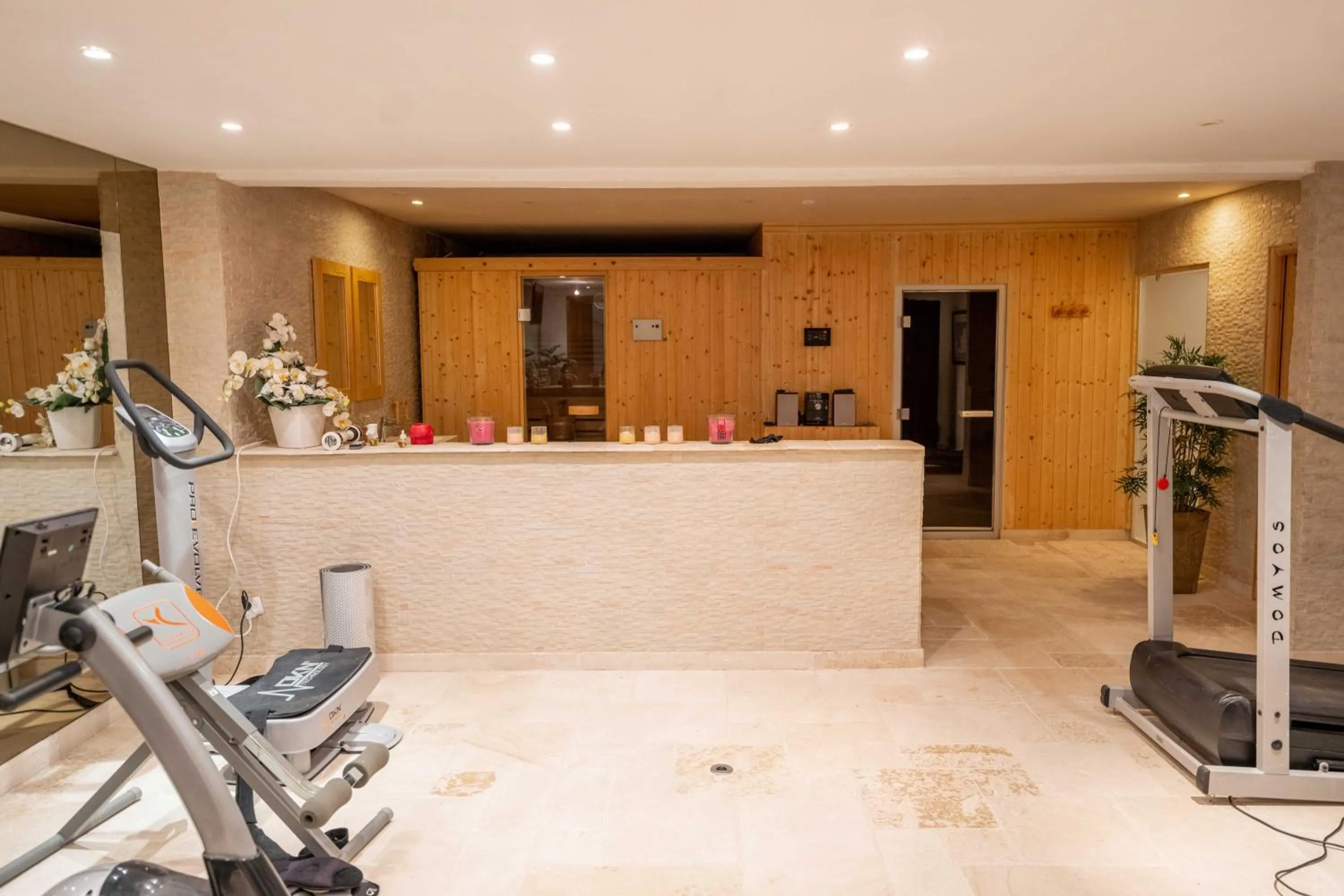 Shower in "AU HAVRE DE PAIX" 5 étoiles Prestige jacuzzi, hammam, sauna, PISCINE chauffée Mougins Cannes Grasse