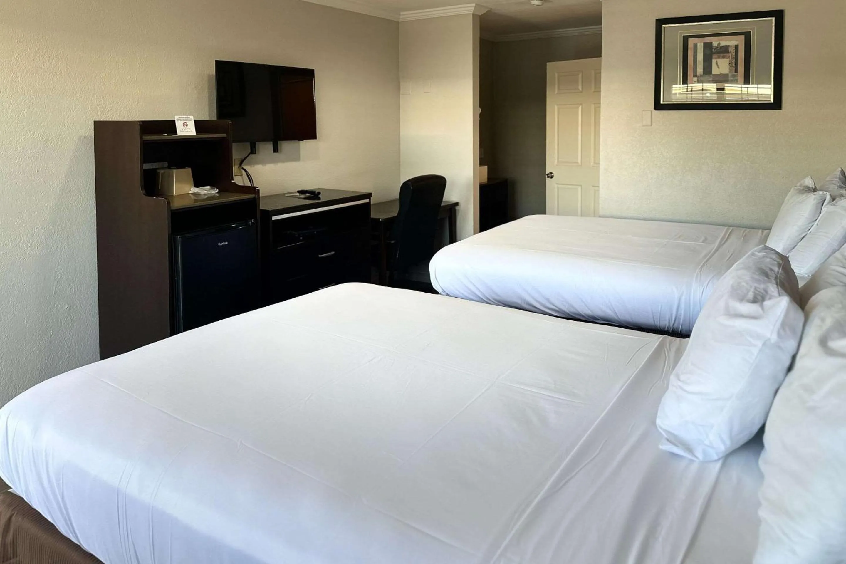 Bedroom, Bed in Rodeway Inn National City San Diego South