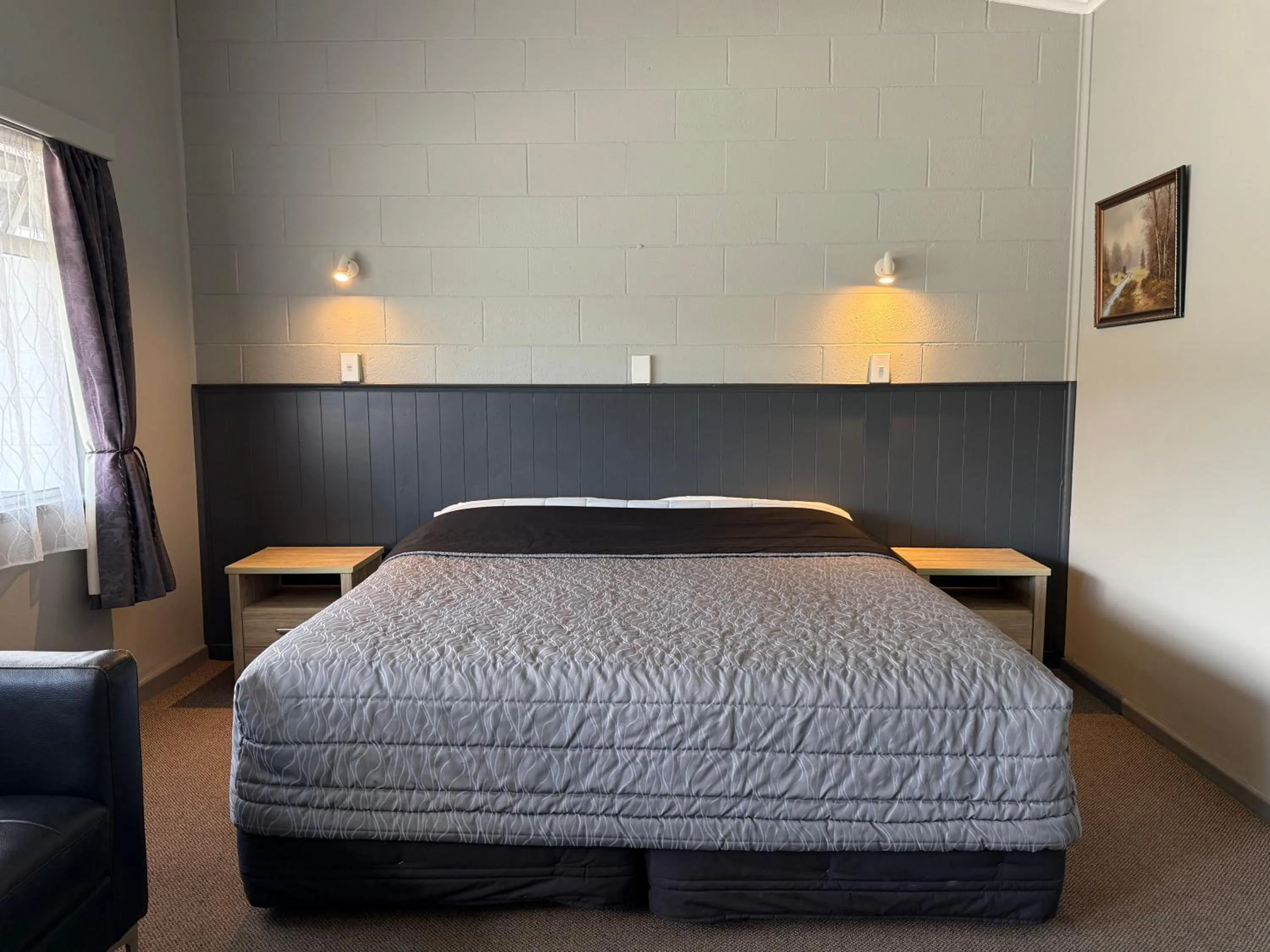Bed in Central Court Motel