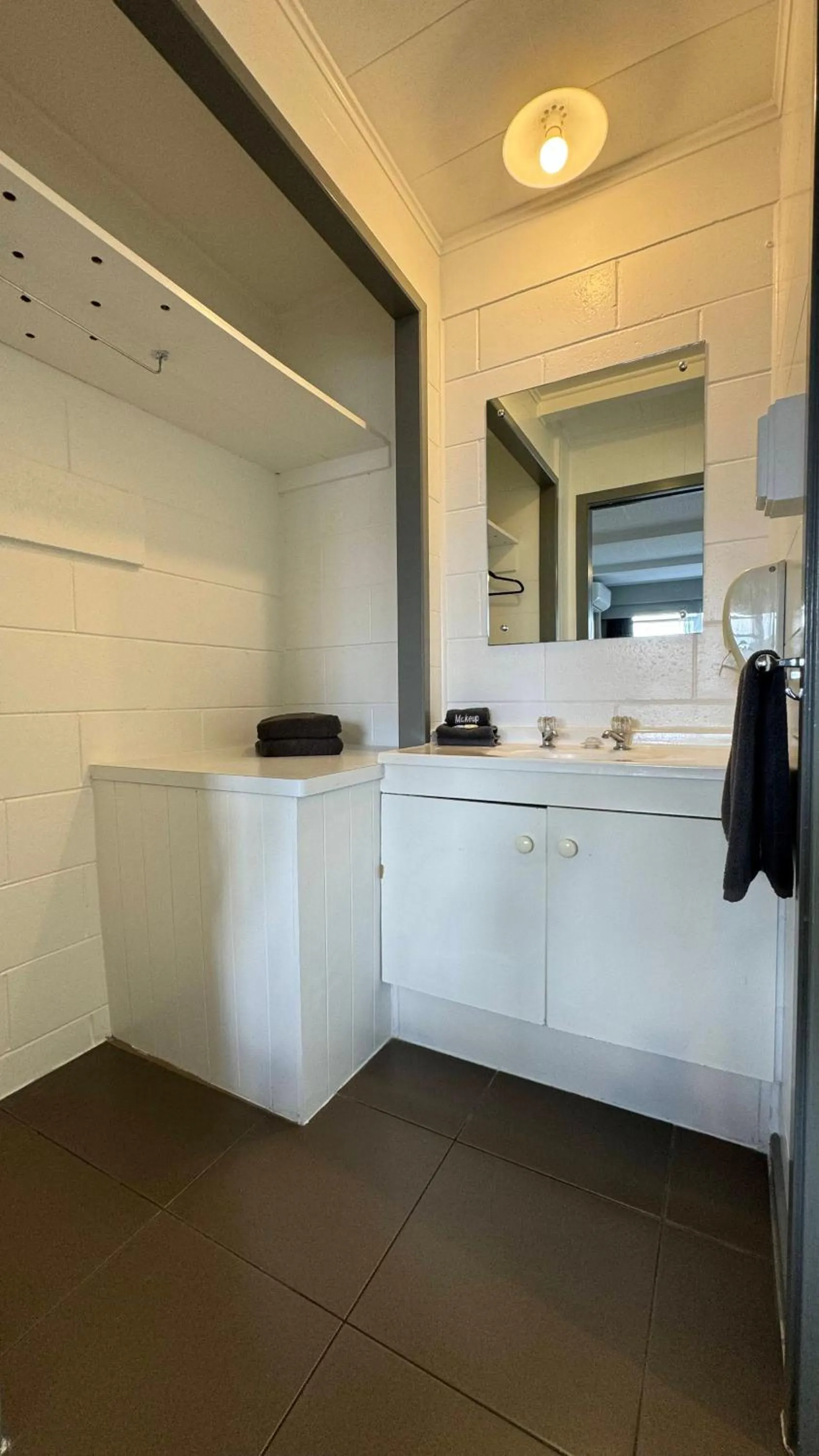 towels in Central Court Motel