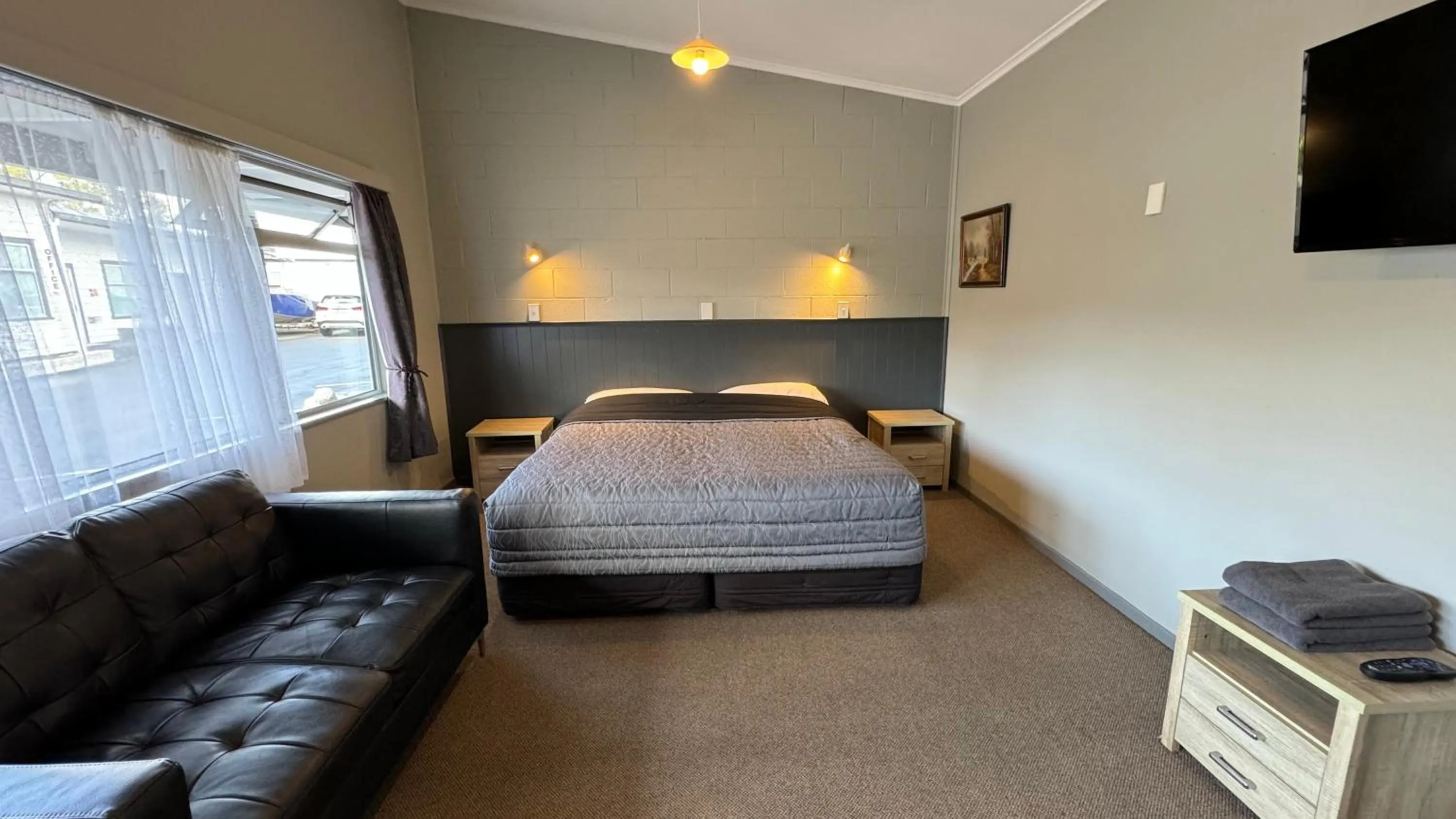 Bed in Central Court Motel