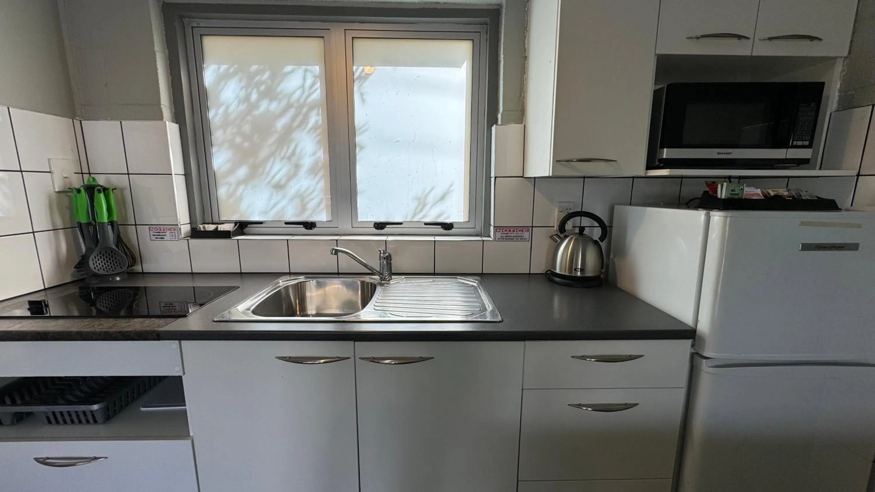 Kitchen or kitchenette in Central Court Motel